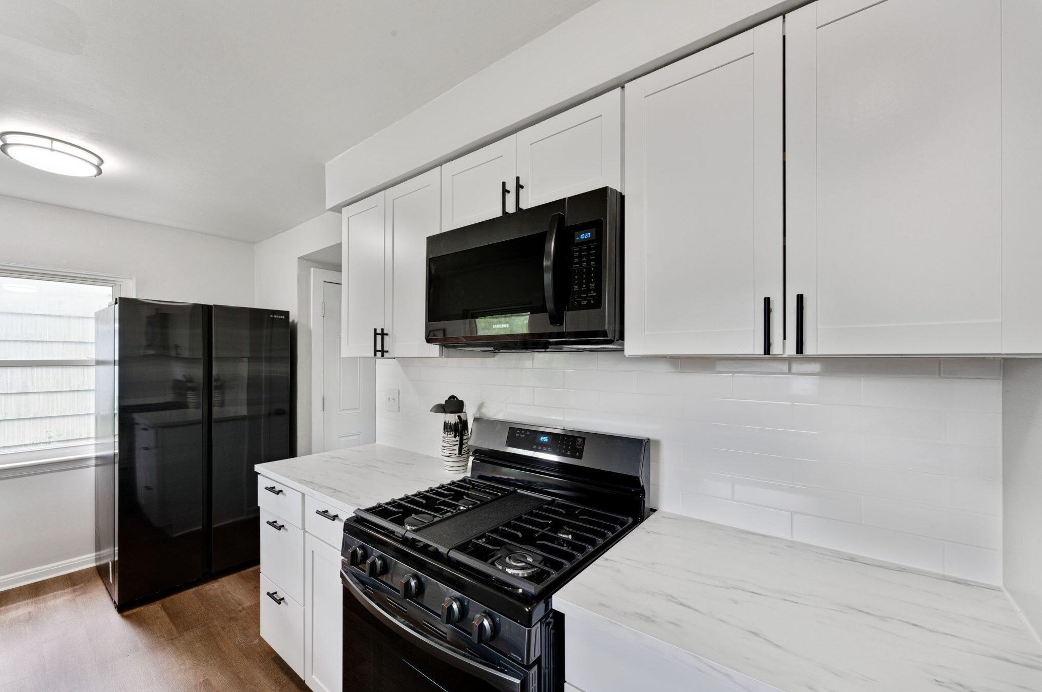 3086 Karl Rd, Columbus OH  43224-4126 exterior