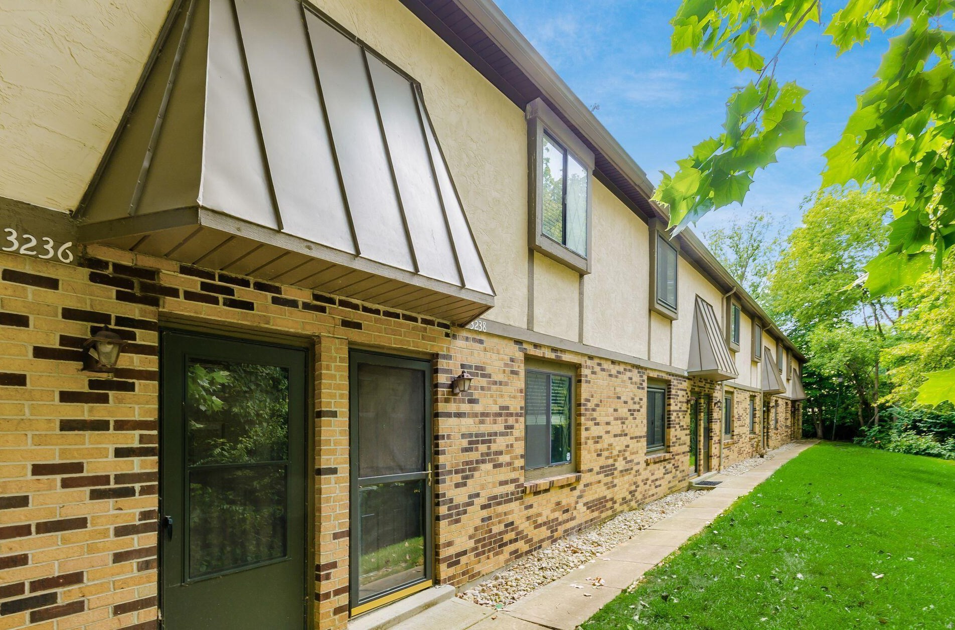3238 Summertime Ct, Columbus, OH 43221-4637