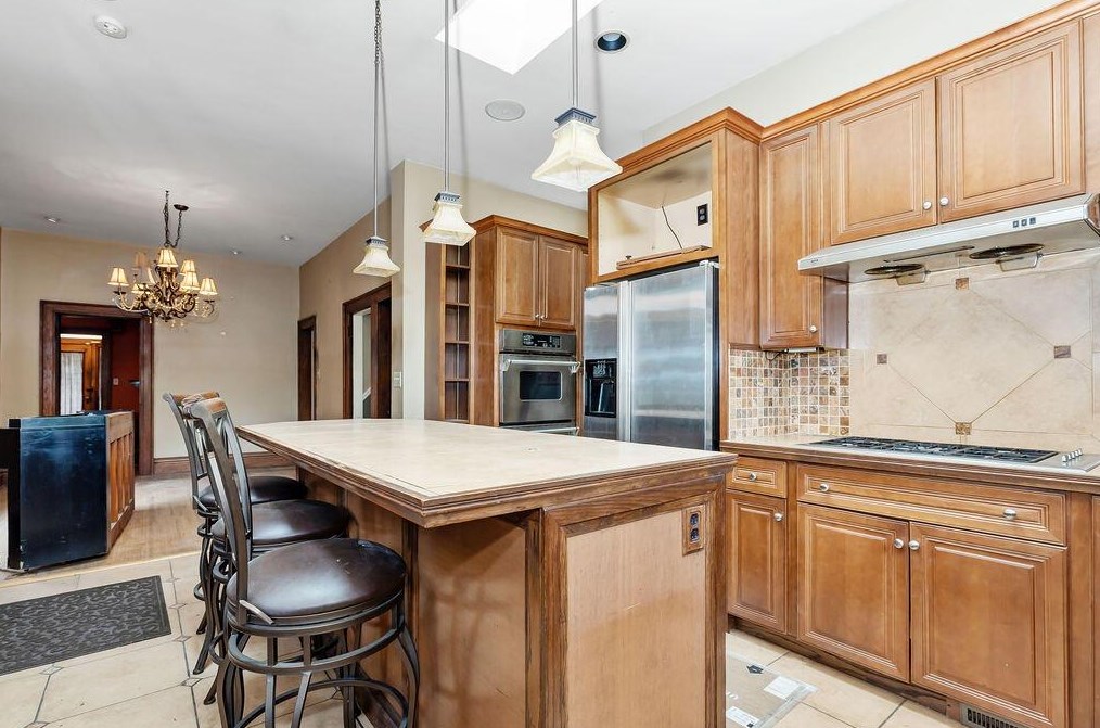 1304 Highland St, Columbus OH  43201-2714 exterior