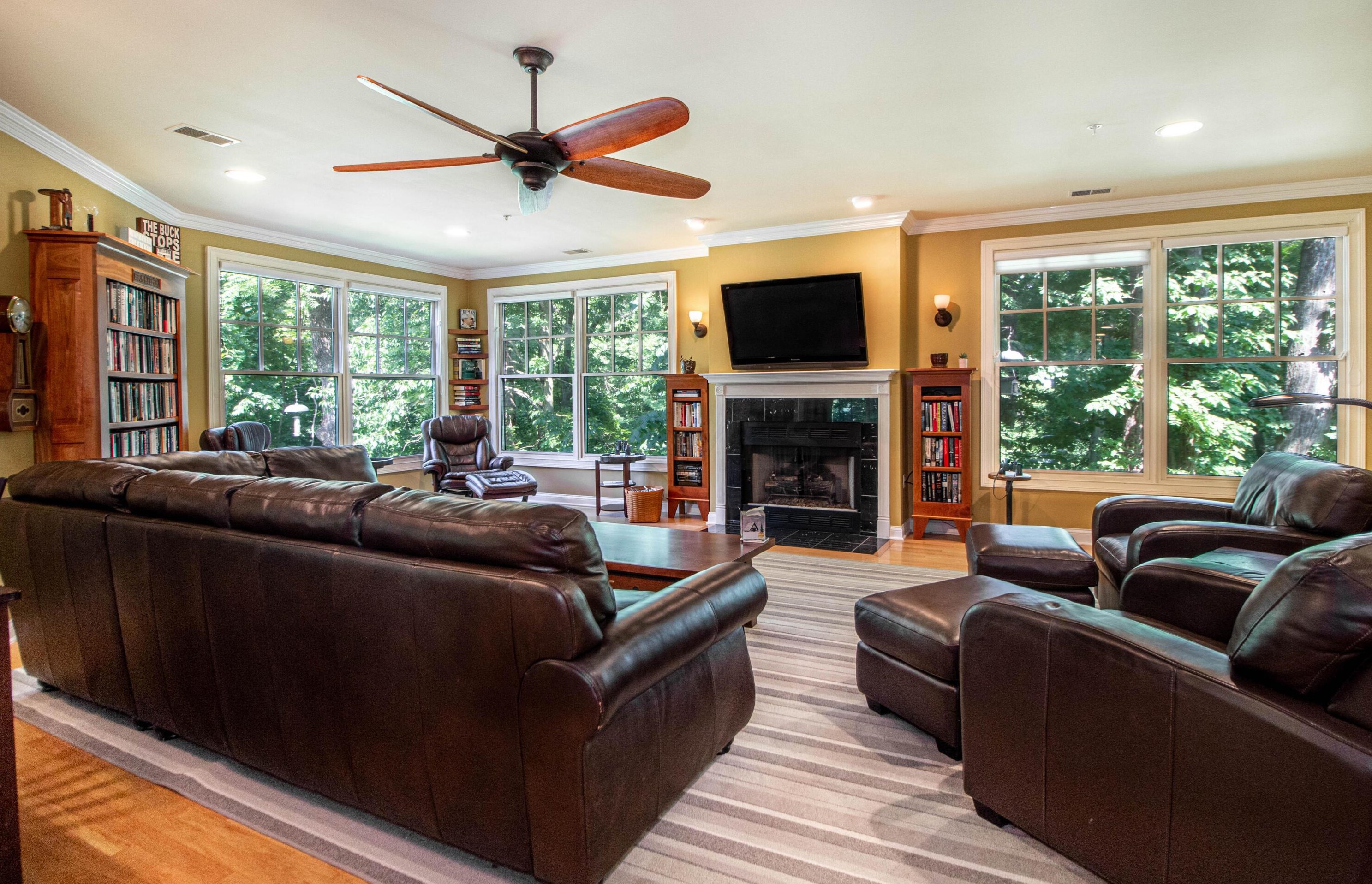 8194 Mount Air Pl, Columbus, OH 43235-1372
