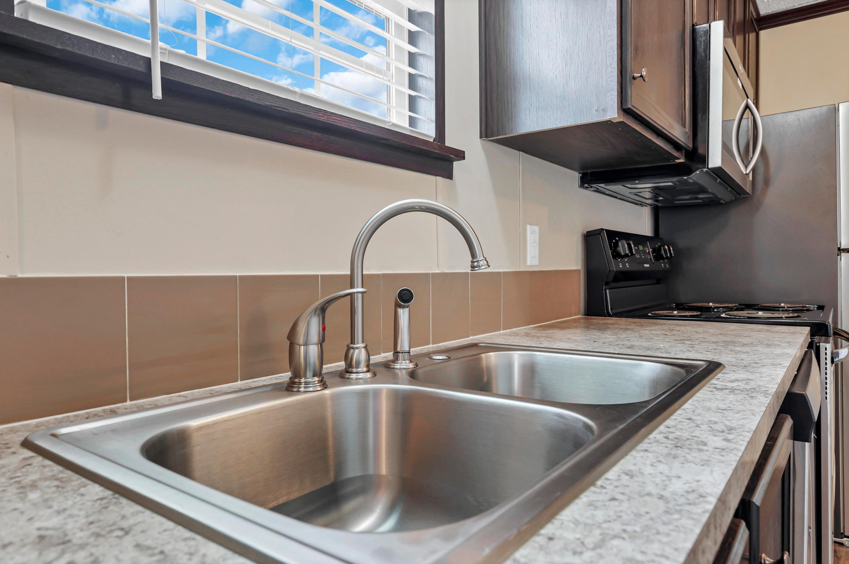 795 Janice Pkwy, Columbus OH 43223-2625 exterior