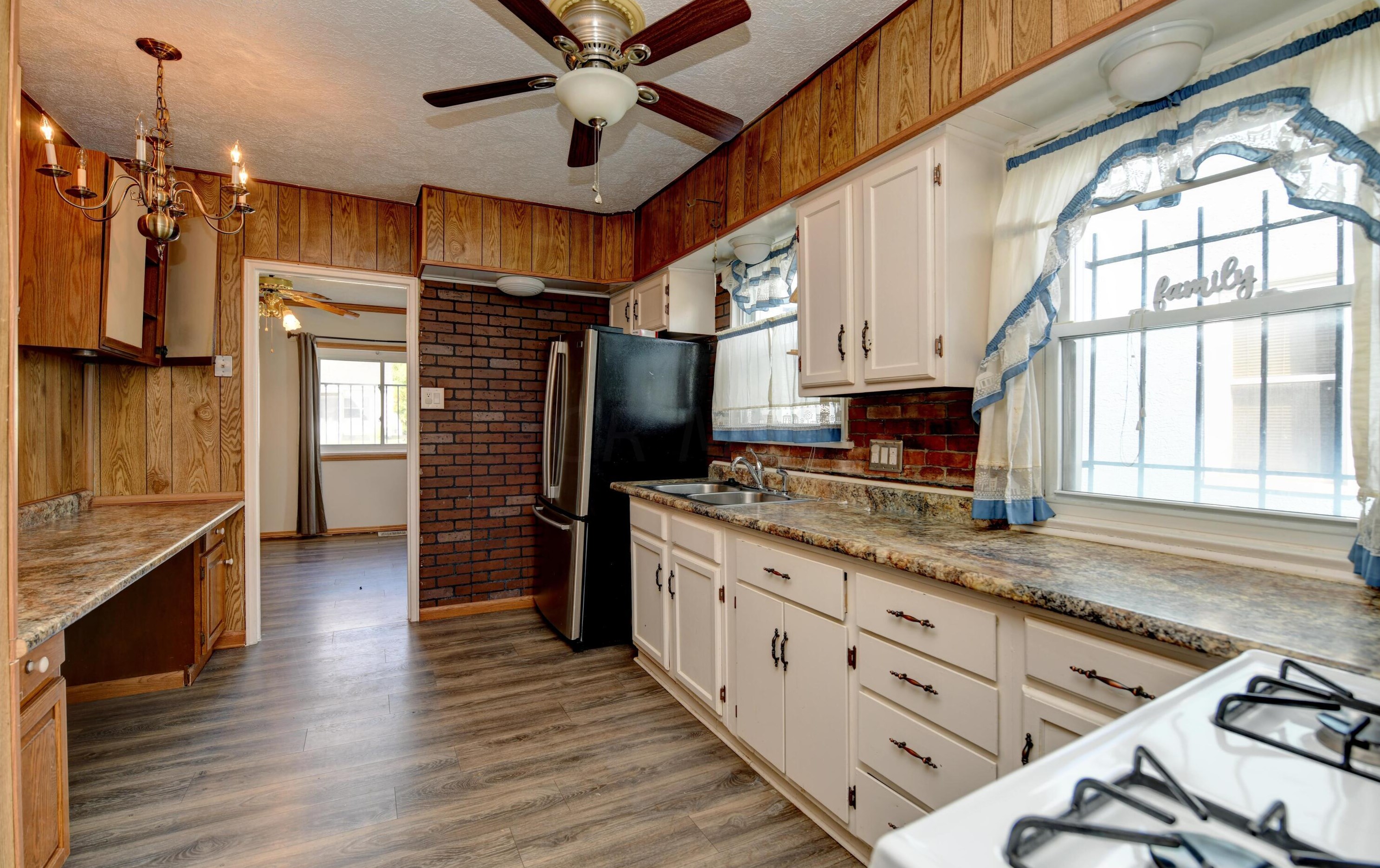 915 20th Ave, Columbus OH  43211-2401 exterior