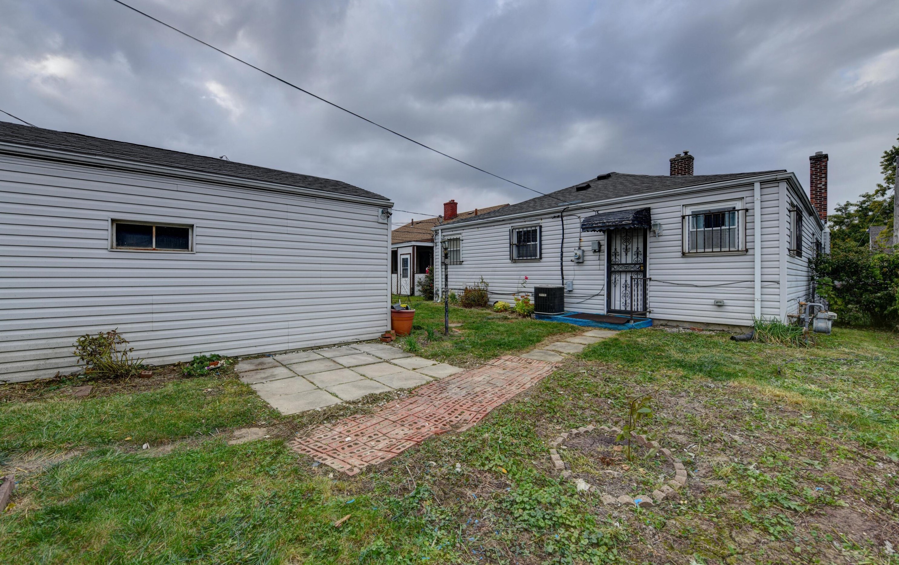 915 20th Ave, Columbus OH  43211-2401 exterior