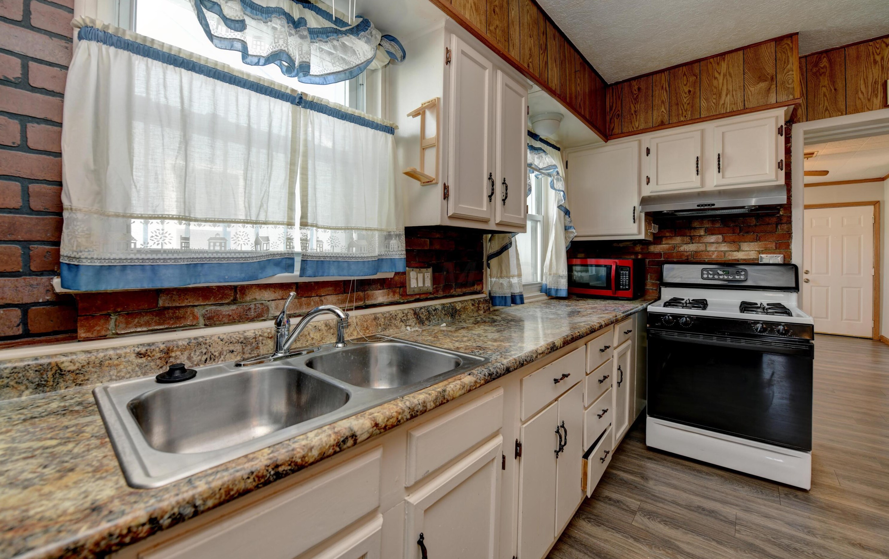 915 20th Ave, Columbus OH  43211-2401 exterior