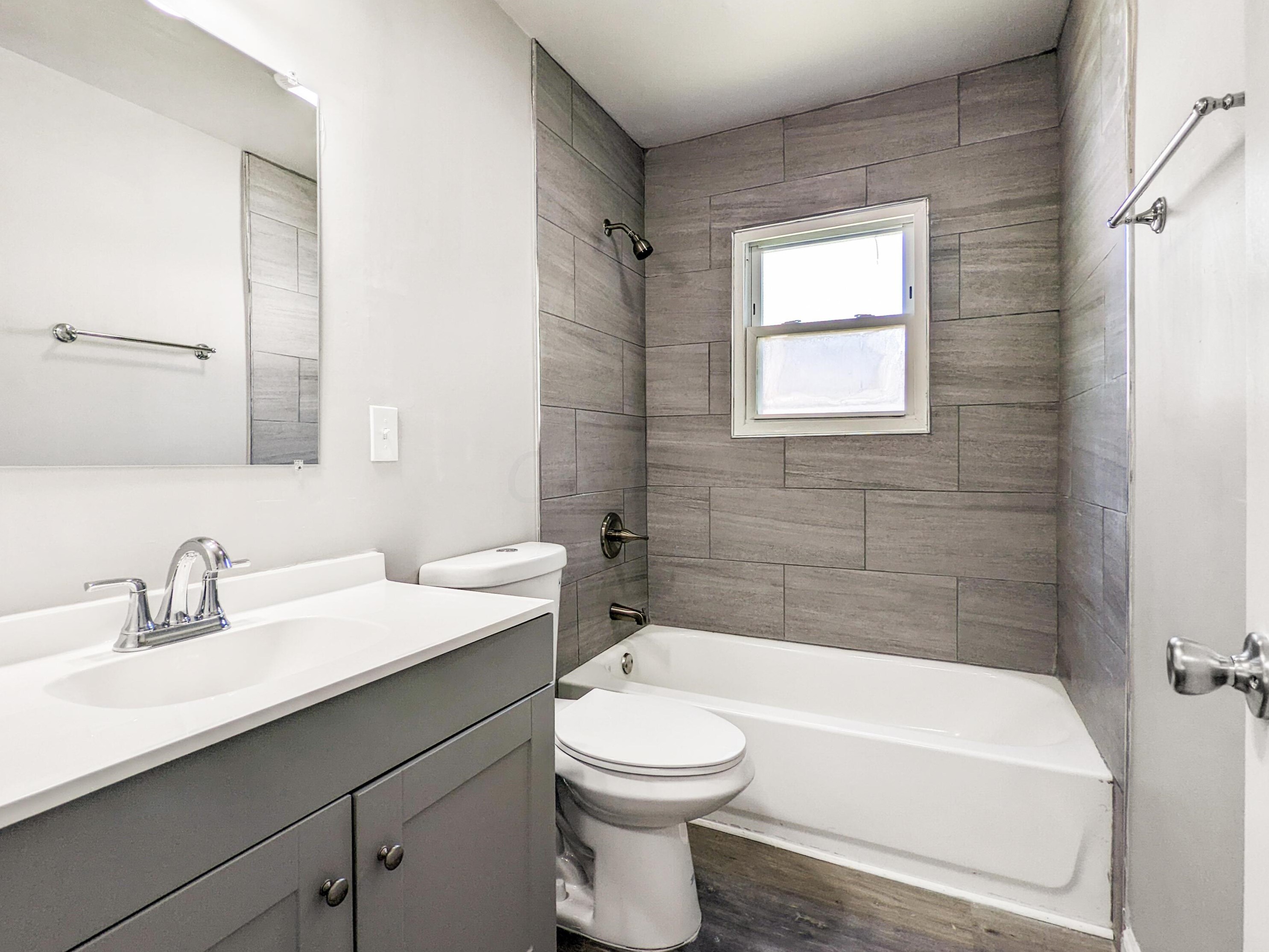 864 Wainwright Dr, Columbus OH  43224-3950 exterior