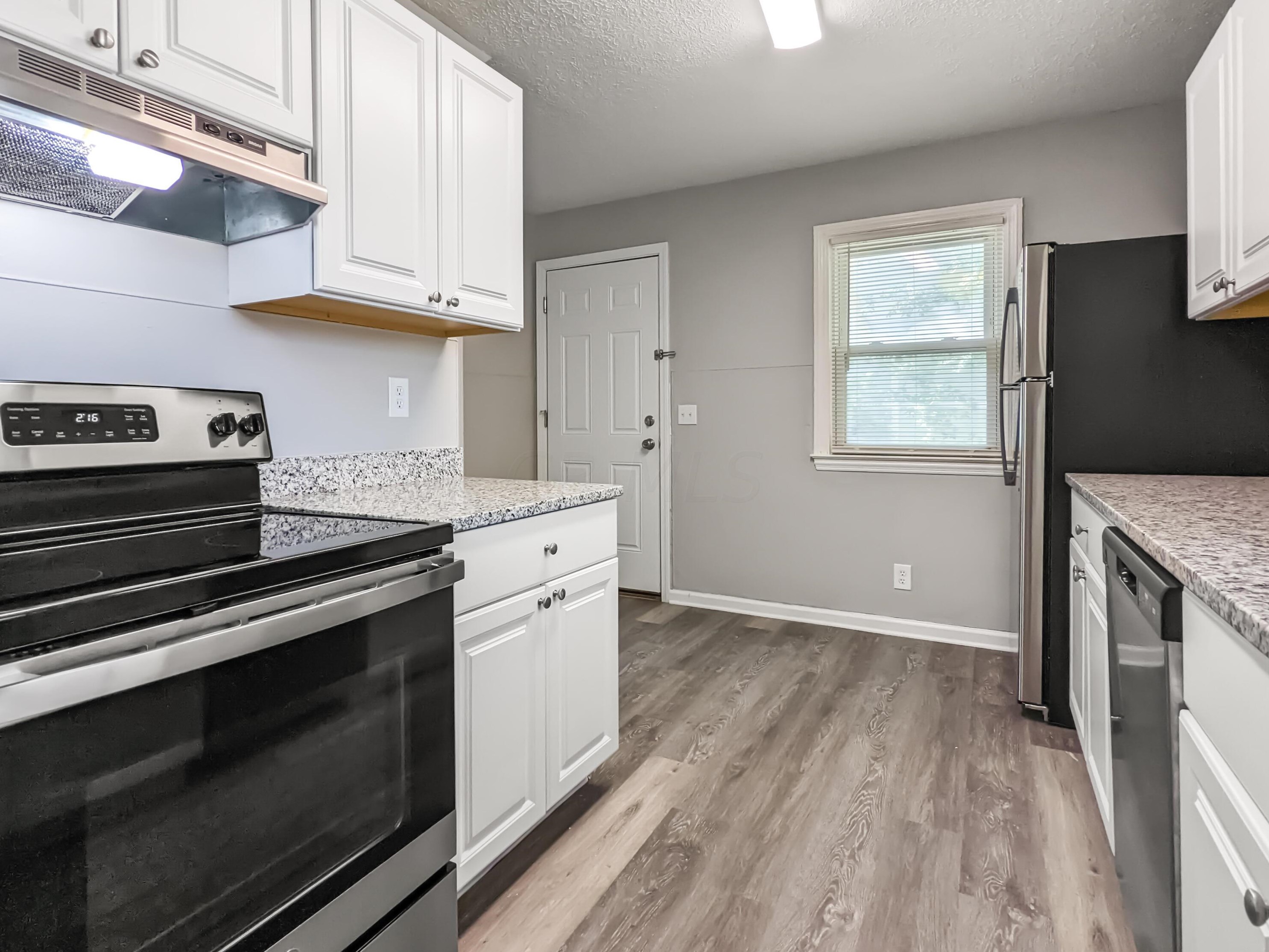 864 Wainwright Dr, Columbus OH  43224-3950 exterior