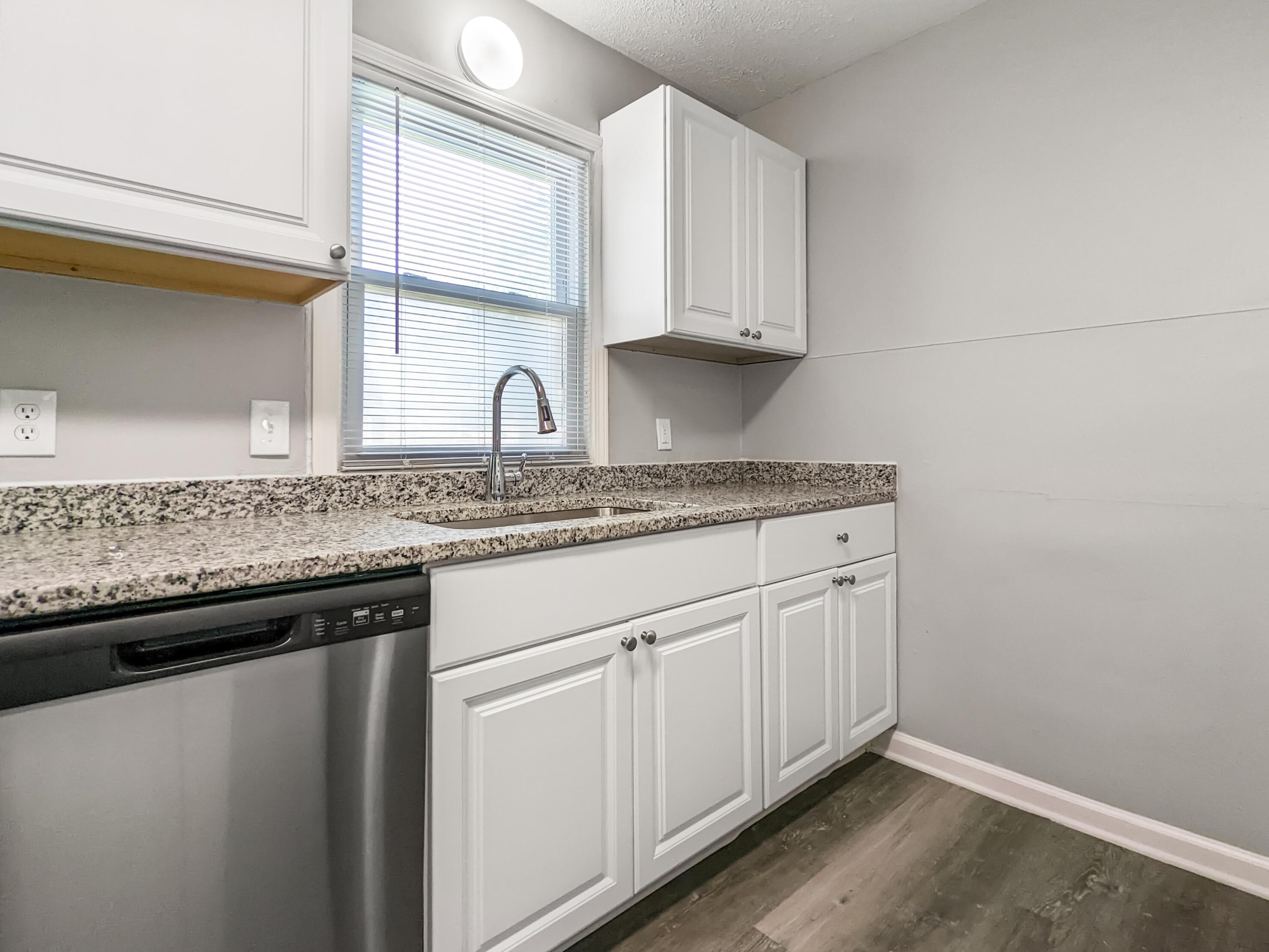 864 Wainwright Dr, Columbus OH  43224-3950 exterior