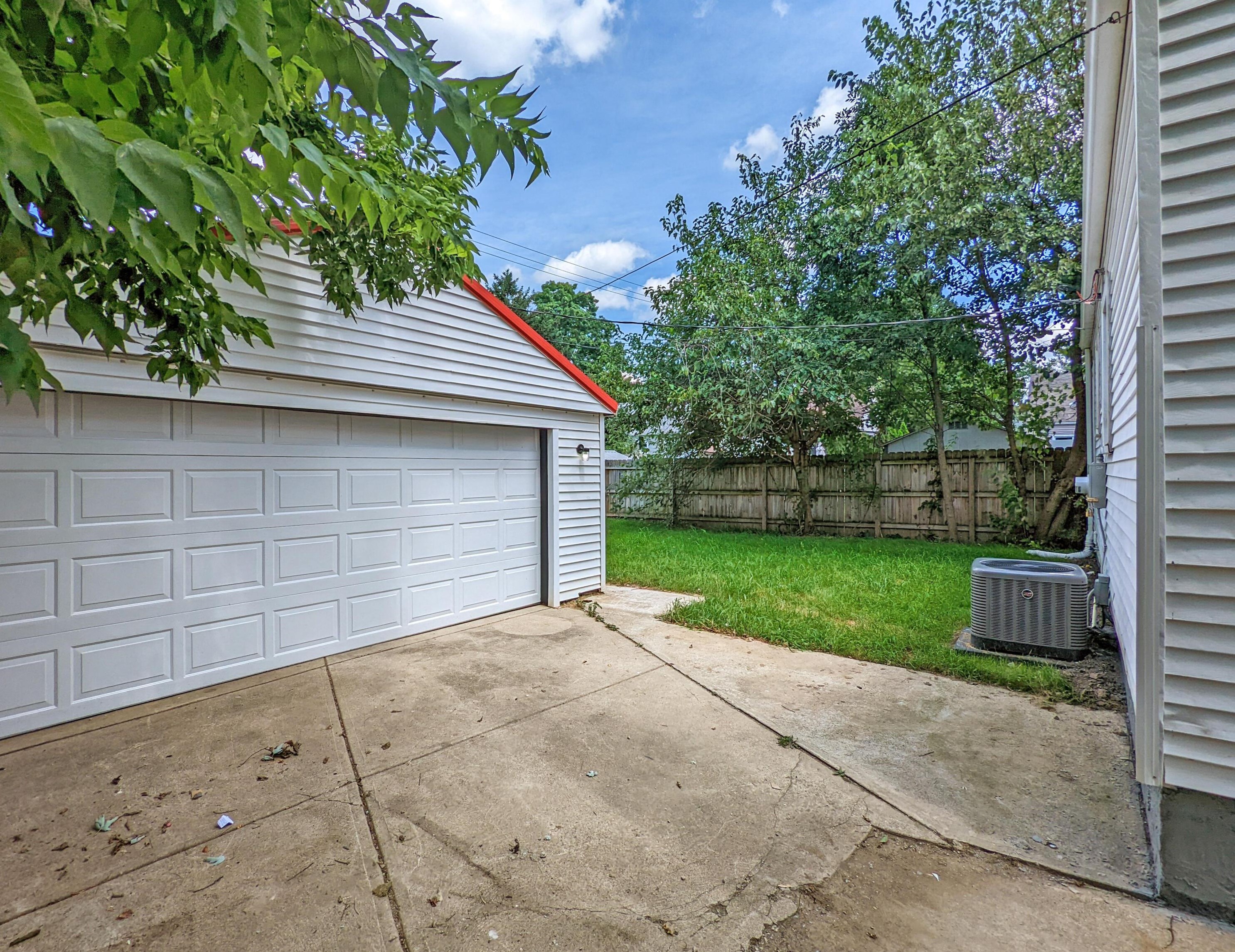 864 Wainwright Dr, Columbus OH  43224-3950 exterior