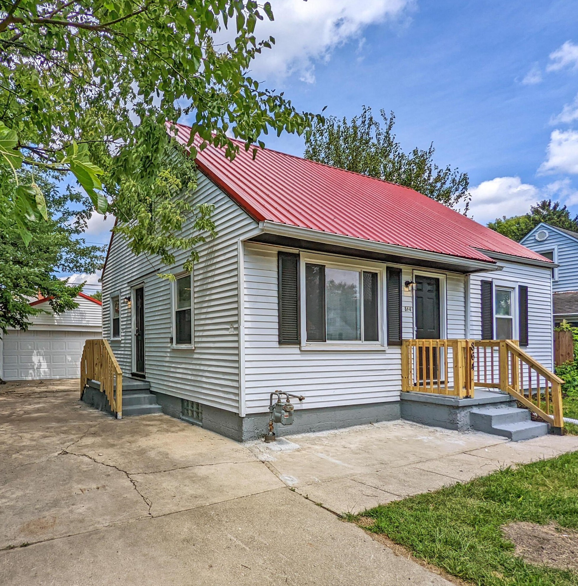 864 Wainwright Dr, Columbus, OH 43224-3951