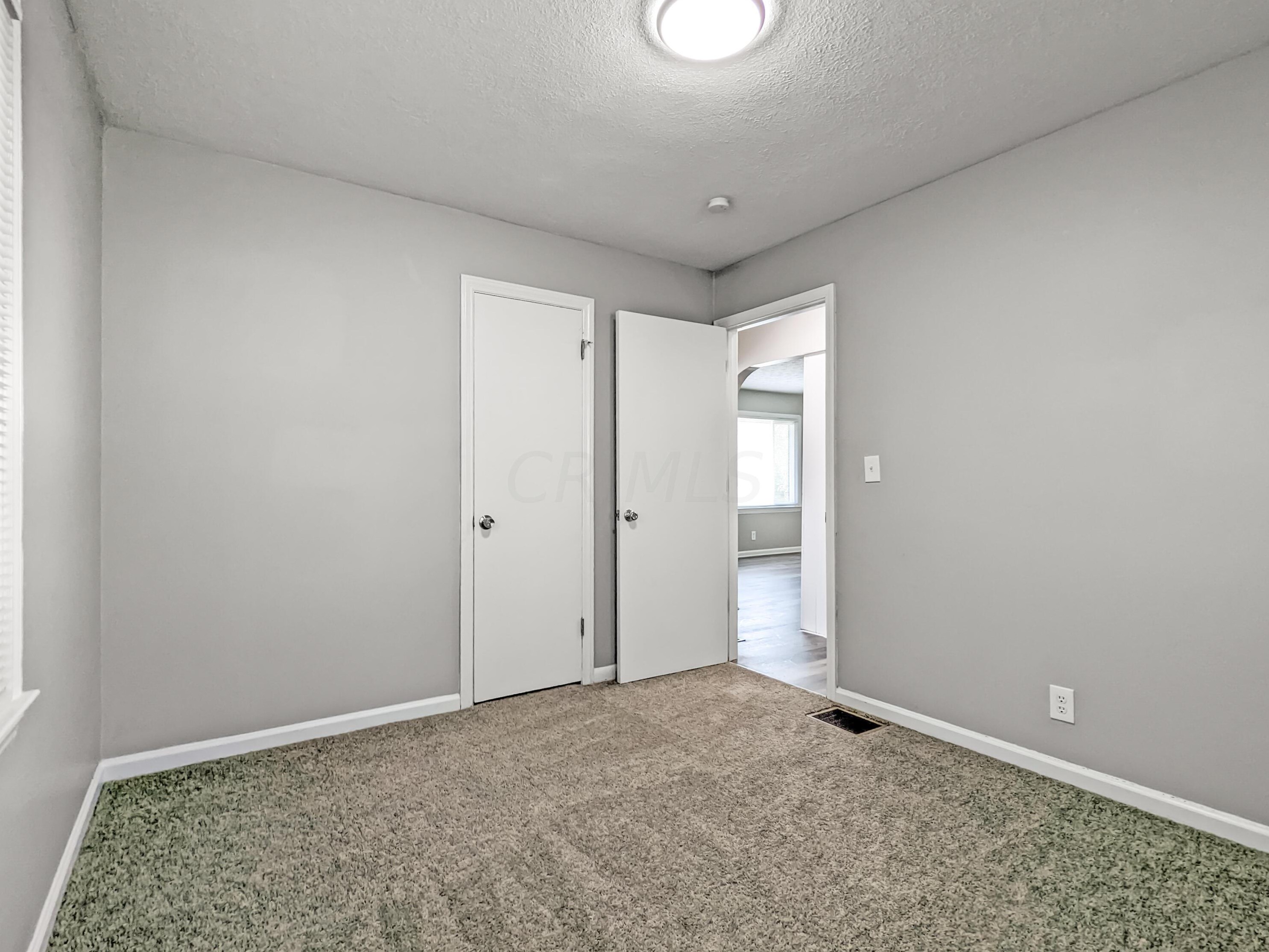 864 Wainwright Dr, Columbus OH  43224-3950 exterior