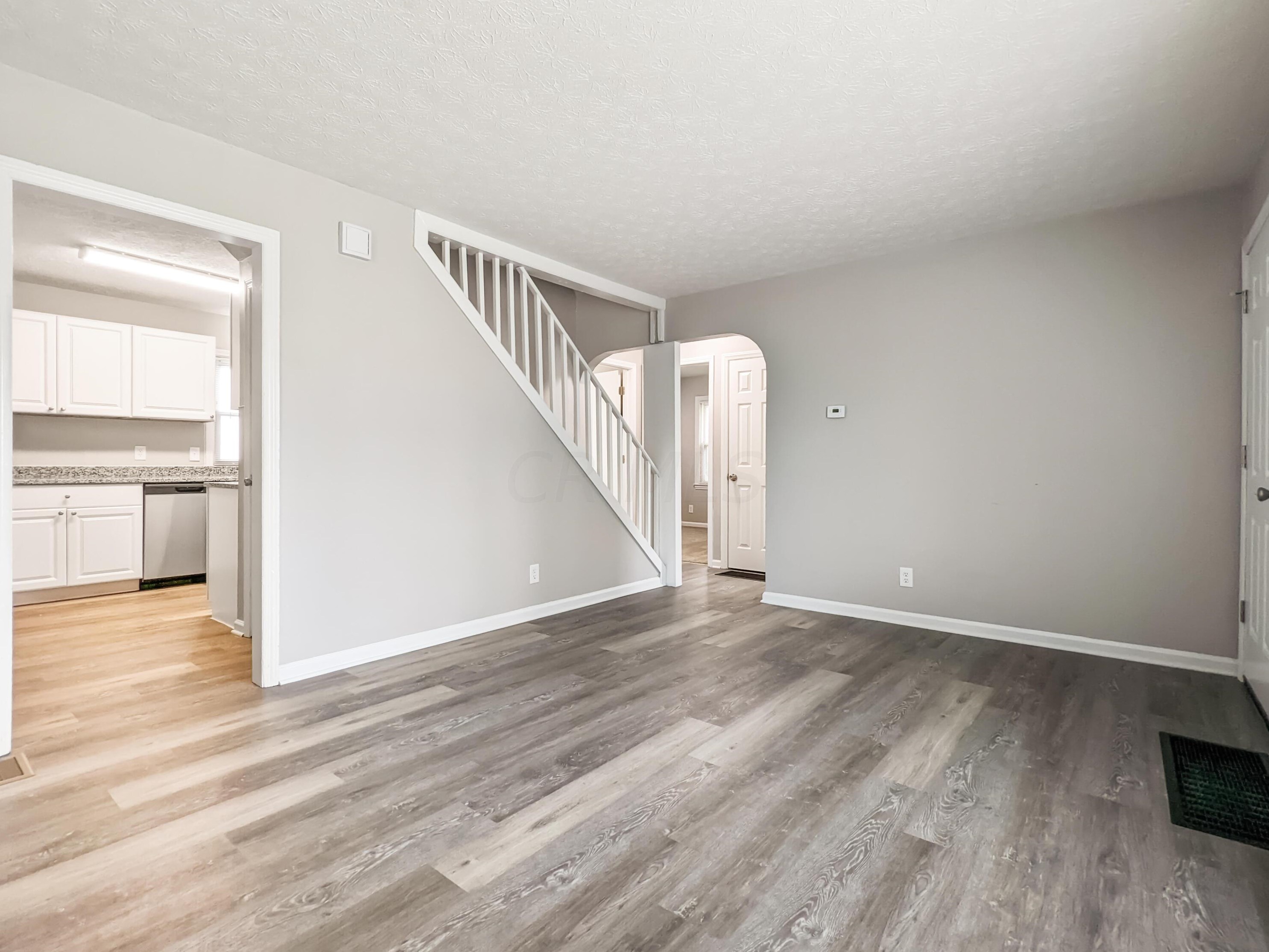 864 Wainwright Dr, Columbus OH  43224-3950 exterior