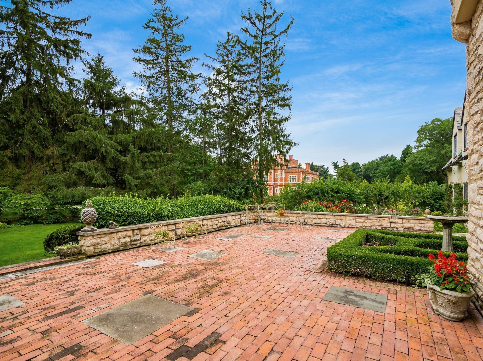 189 Parkview Ave, Columbus OH 43209-1676 exterior