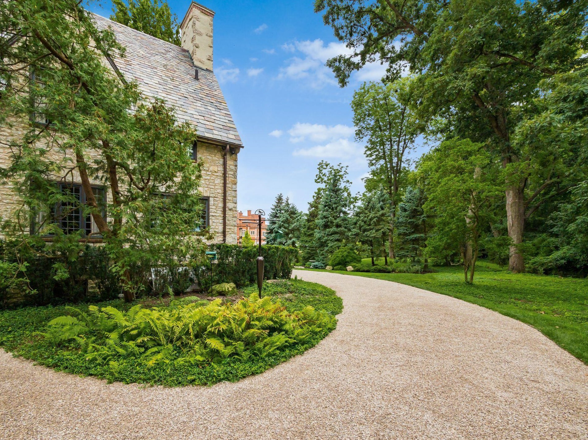 189 Parkview Ave, Columbus OH 43209-1676 exterior