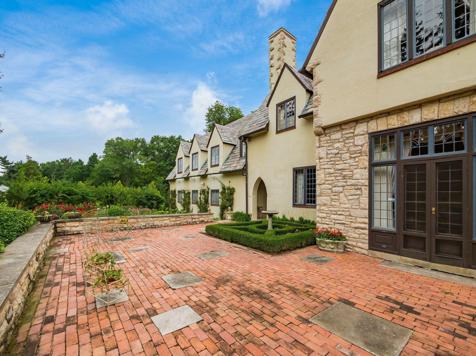 189 Parkview Ave, Columbus OH 43209-1676 exterior