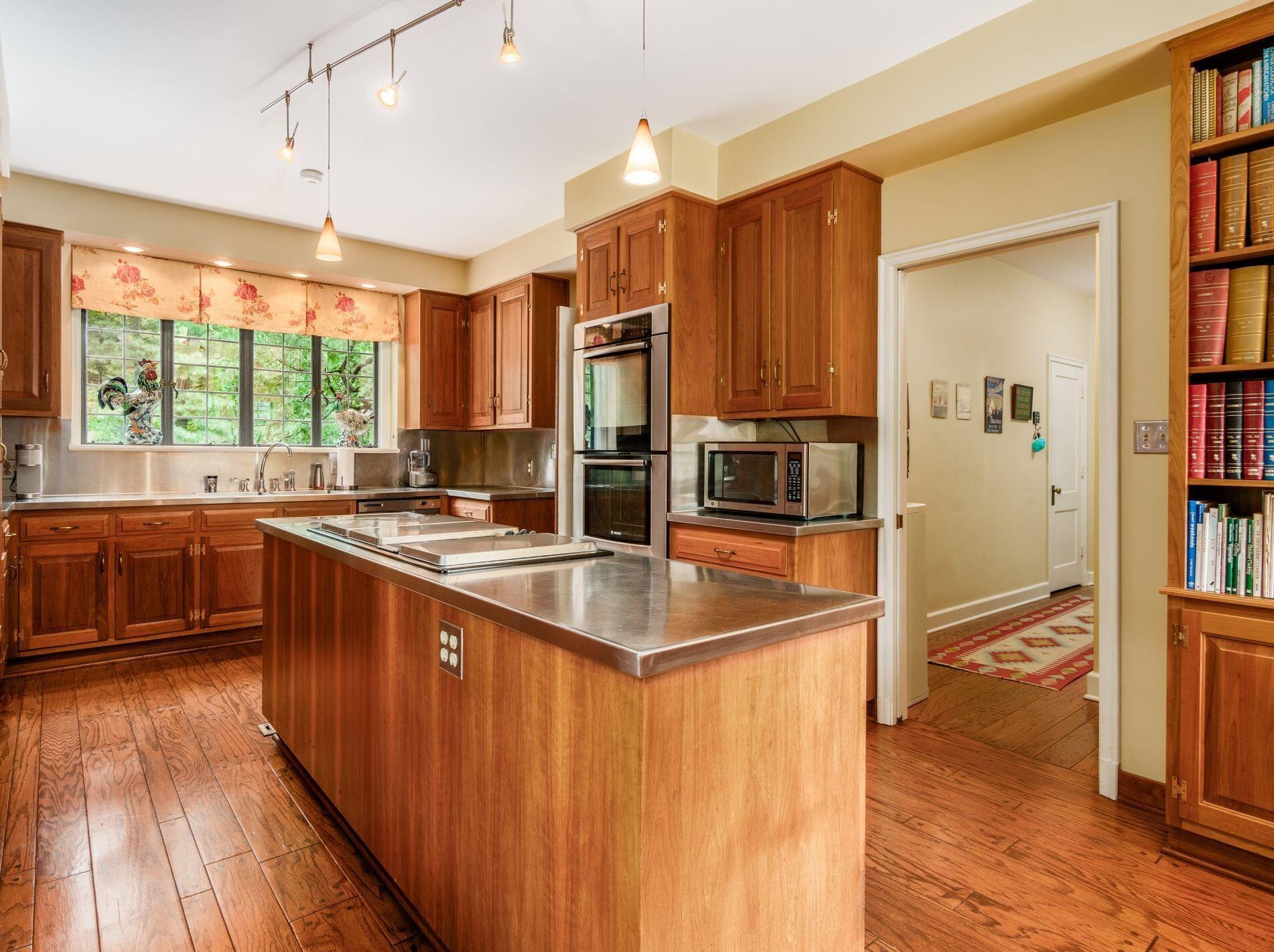 189 Parkview Ave, Columbus OH 43209-1676 exterior