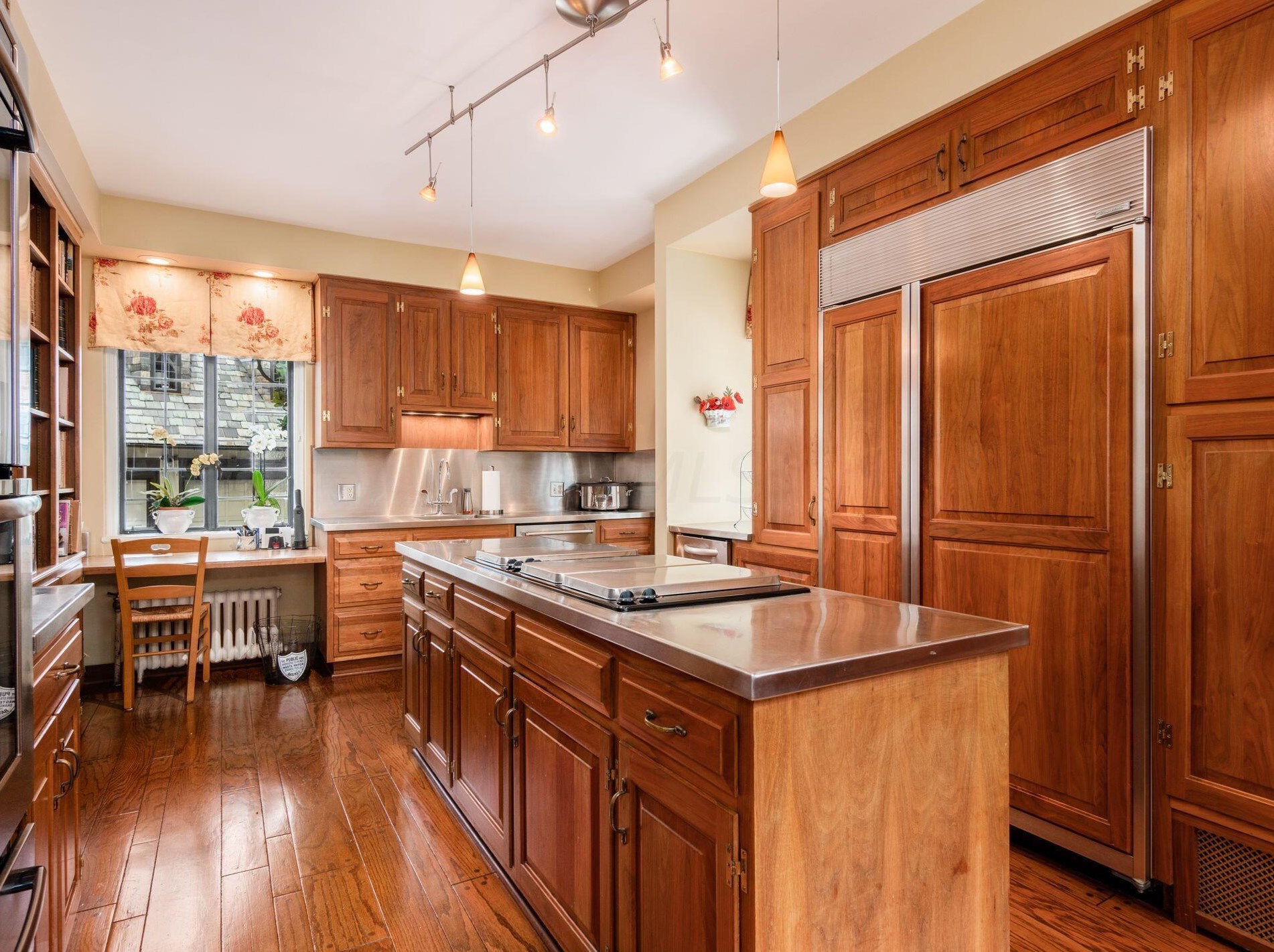 189 Parkview Ave, Columbus OH 43209-1676 exterior