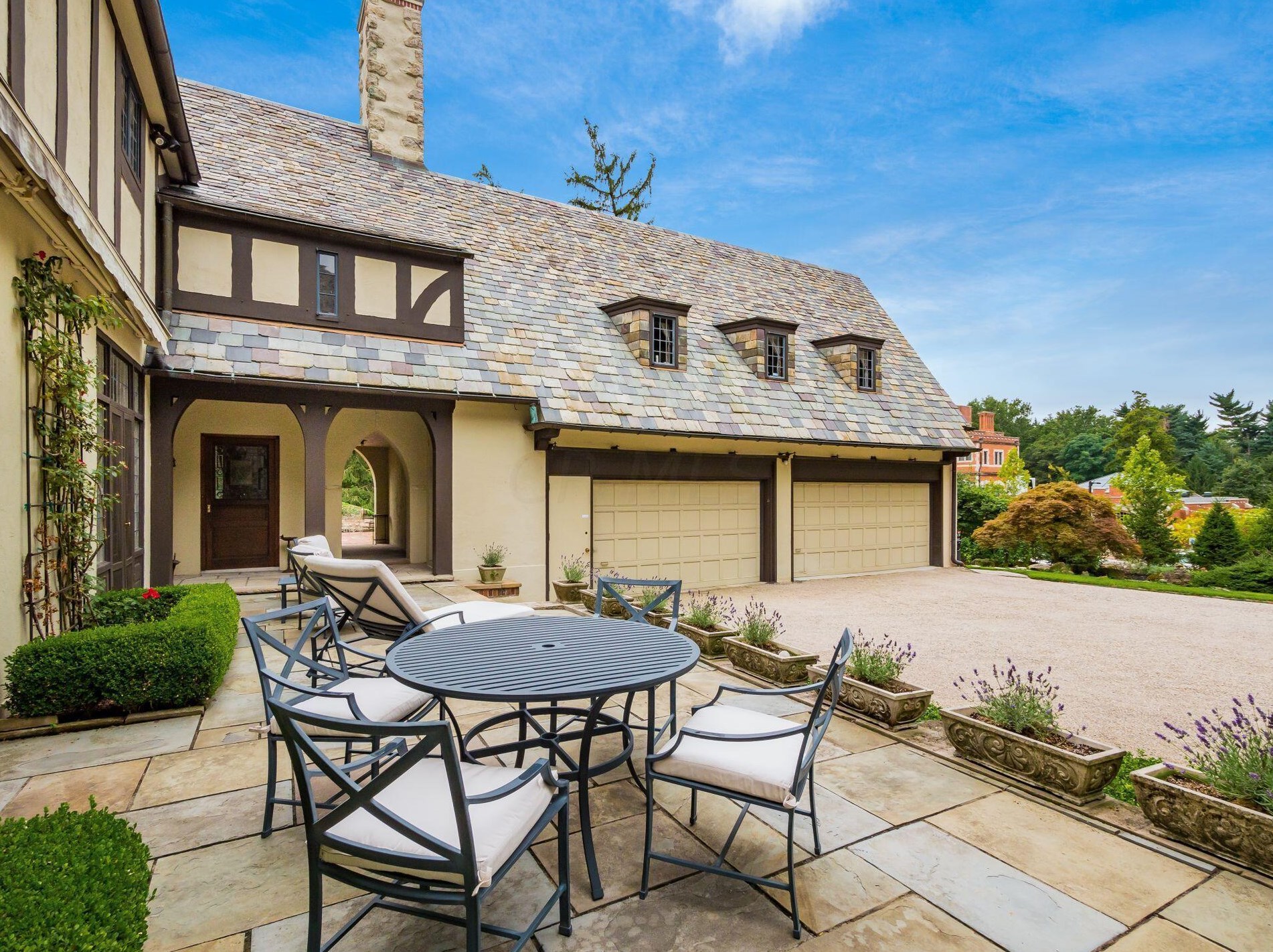 189 Parkview Ave, Columbus OH 43209-1676 exterior