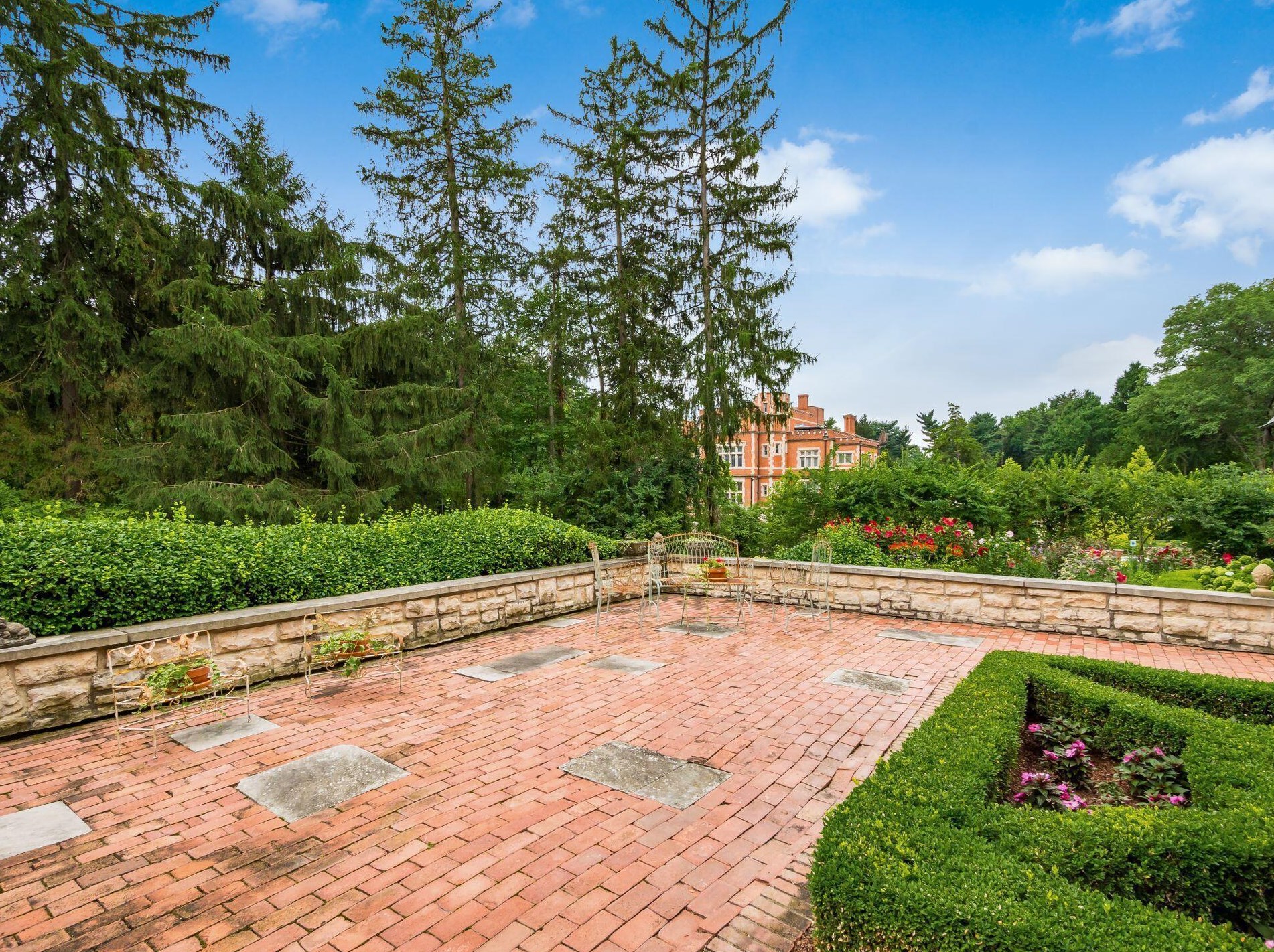 189 Parkview Ave, Columbus OH 43209-1676 exterior