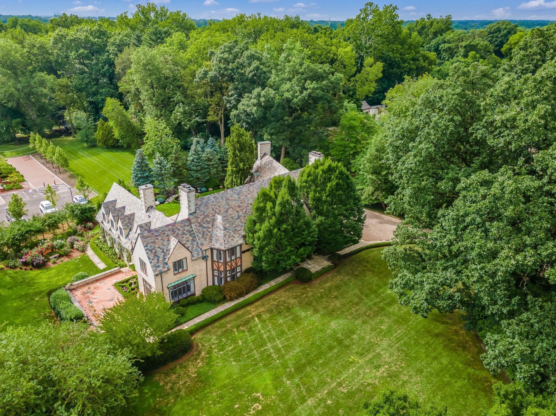 189 Parkview Ave, Columbus OH 43209-1676 exterior