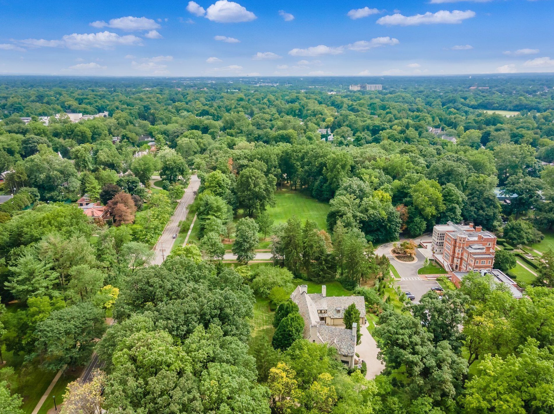 189 Parkview Ave, Columbus OH 43209-1676 exterior