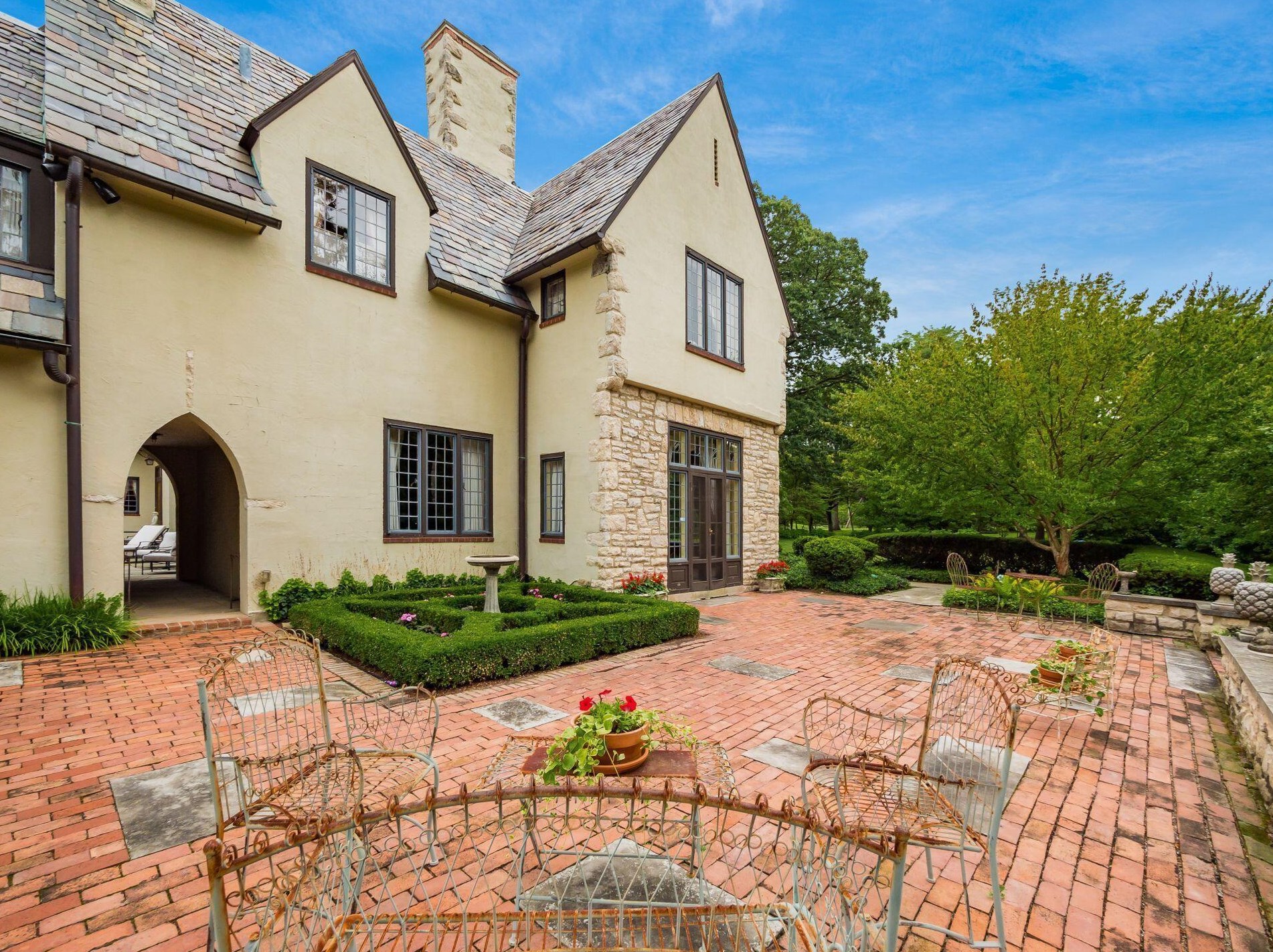 189 Parkview Ave, Columbus OH 43209-1676 exterior