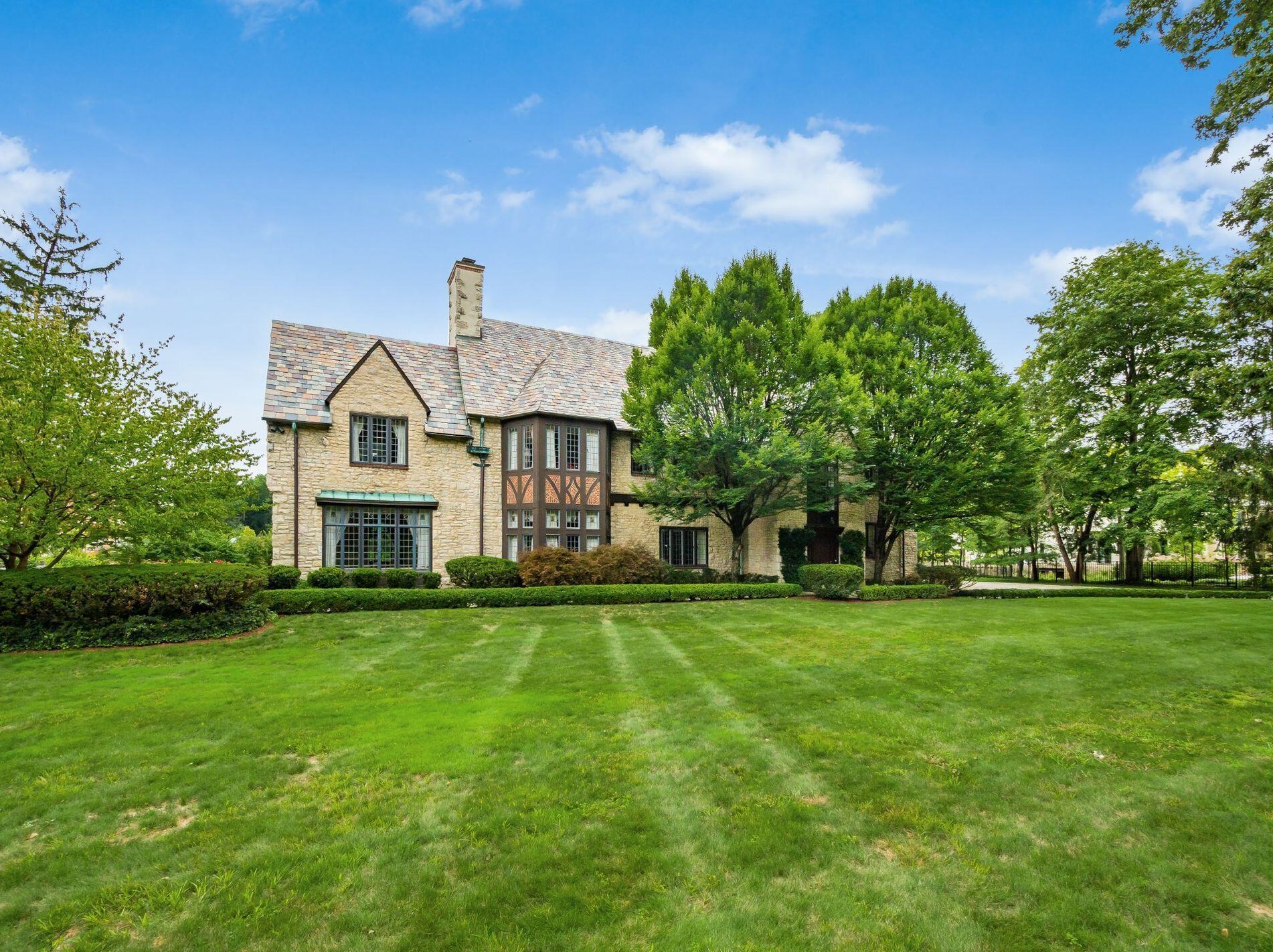 189 Parkview Ave, Columbus OH 43209-1676 exterior