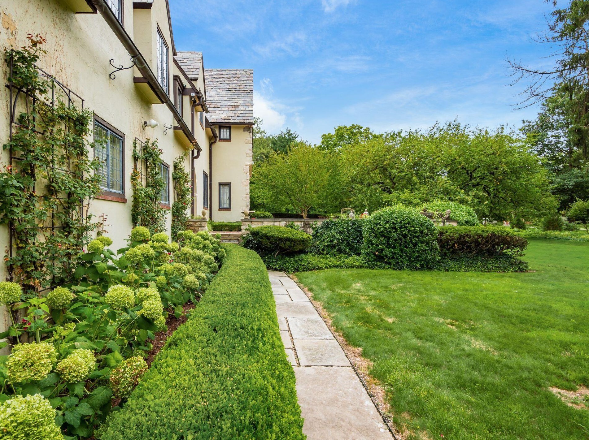 189 Parkview Ave, Columbus OH 43209-1676 exterior