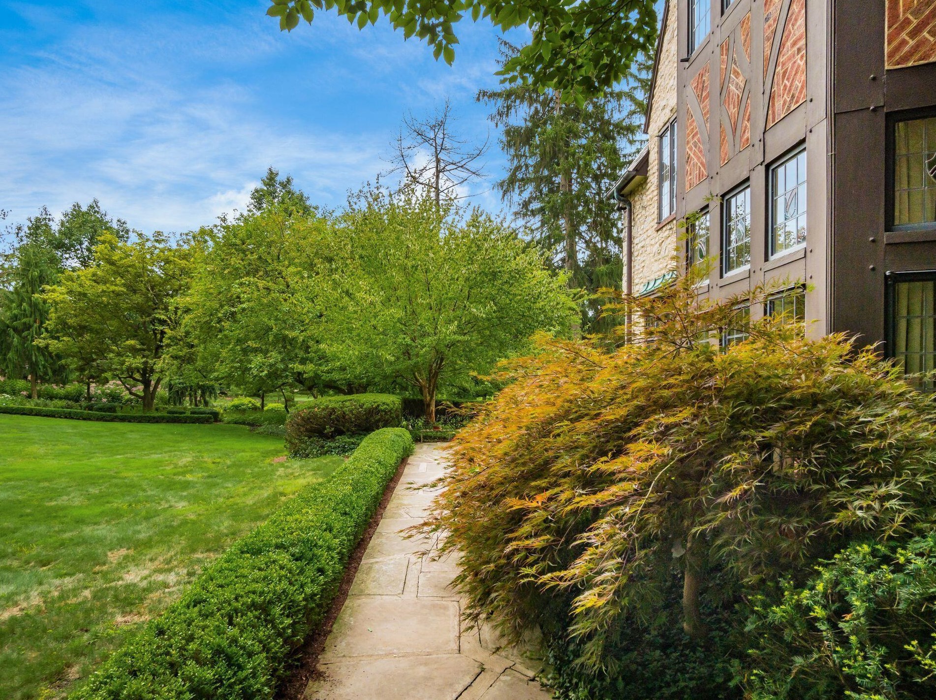 189 Parkview Ave, Columbus OH 43209-1676 exterior