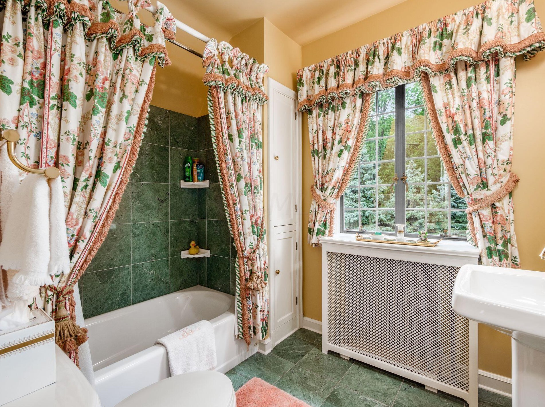 189 Parkview Ave, Columbus OH 43209-1676 exterior