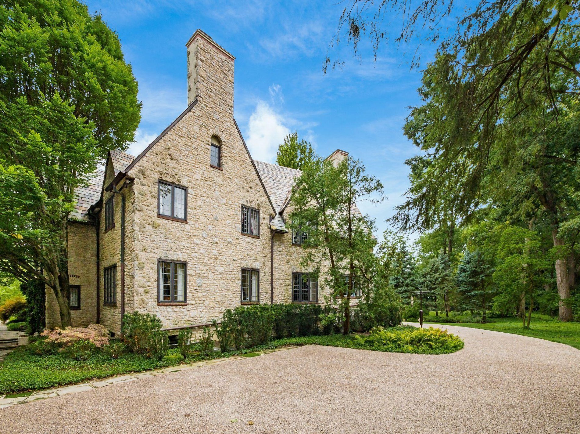 189 Parkview Ave, Columbus OH 43209-1676 exterior