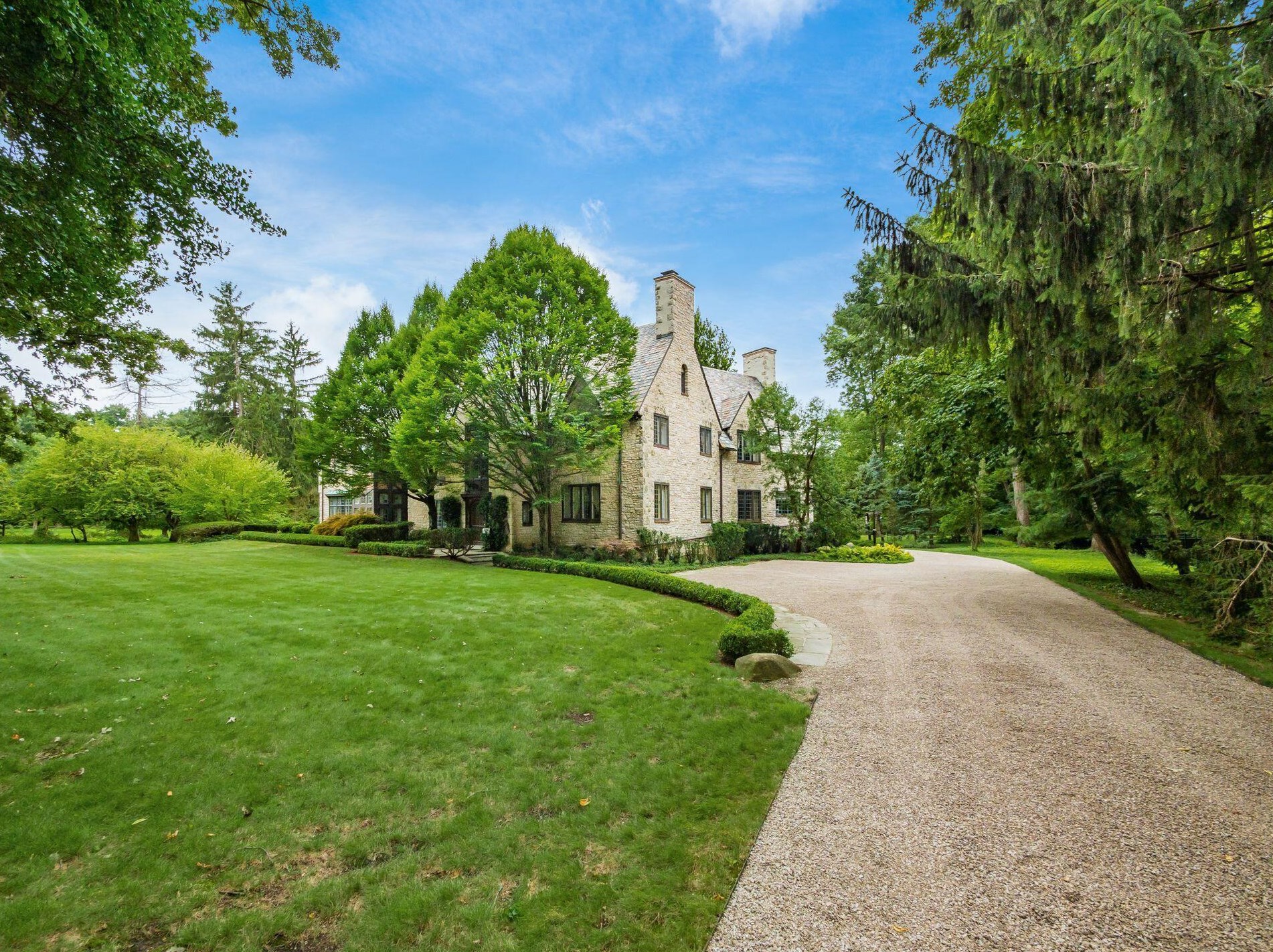 189 Parkview Ave, Columbus OH 43209-1676 exterior