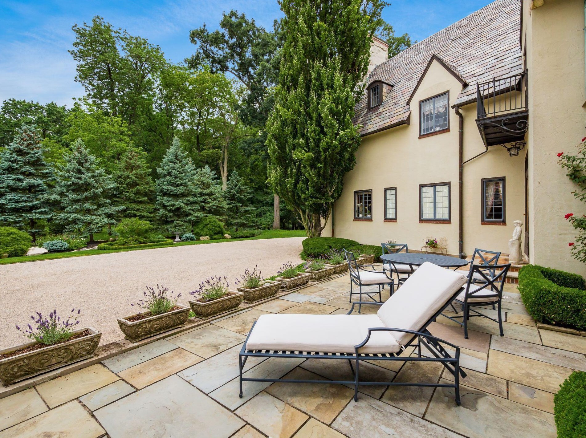 189 Parkview Ave, Columbus OH 43209-1676 exterior