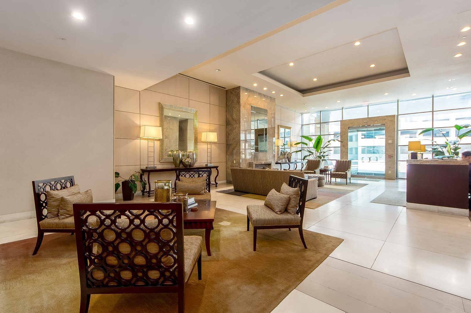 1 Miranova Pl, Columbus OH 43215-5072 exterior