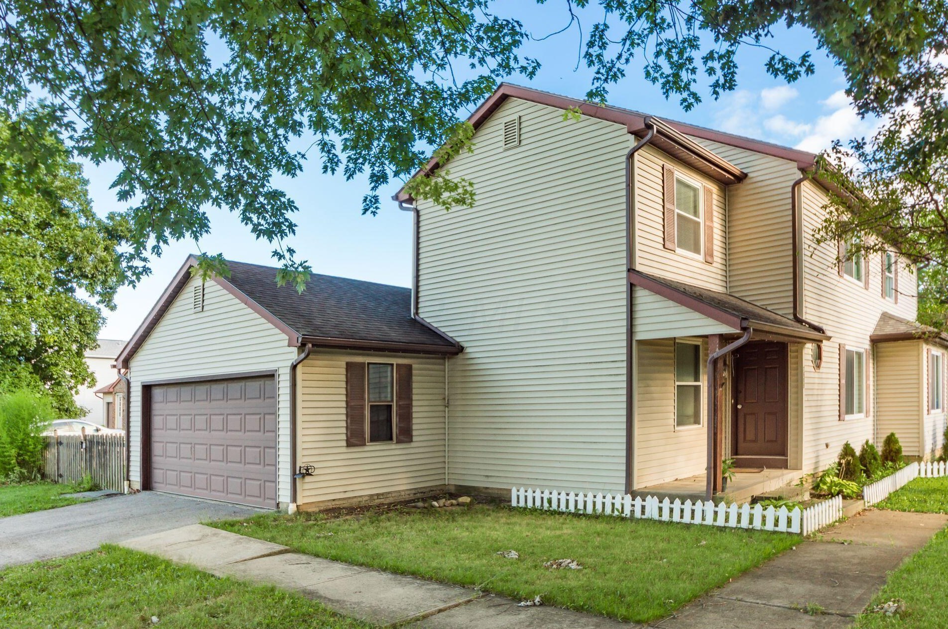 7609 Seasons Dr, Columbus, OH 43235