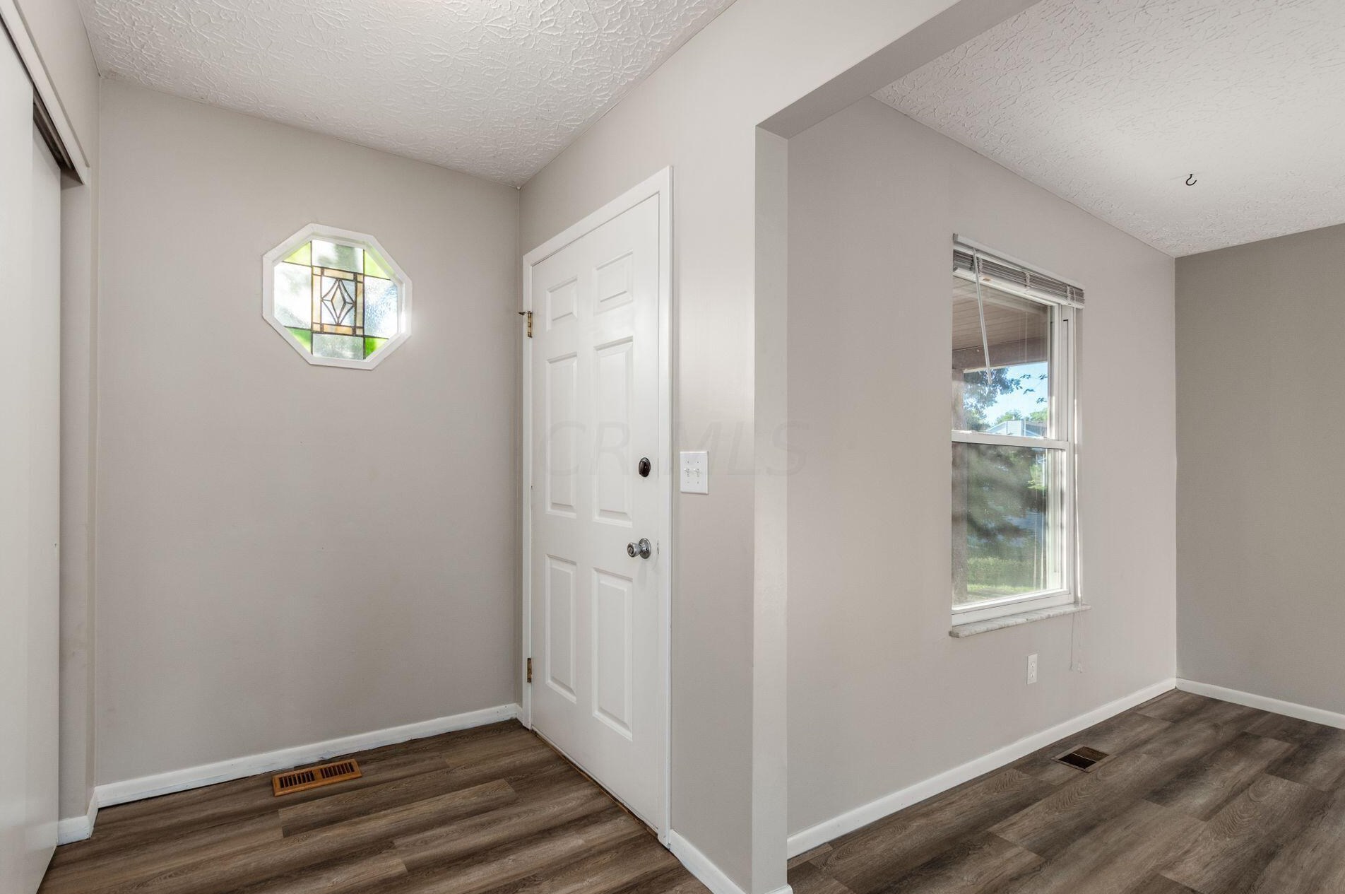 7609 Seasons Dr, Columbus OH  43235-1908 exterior