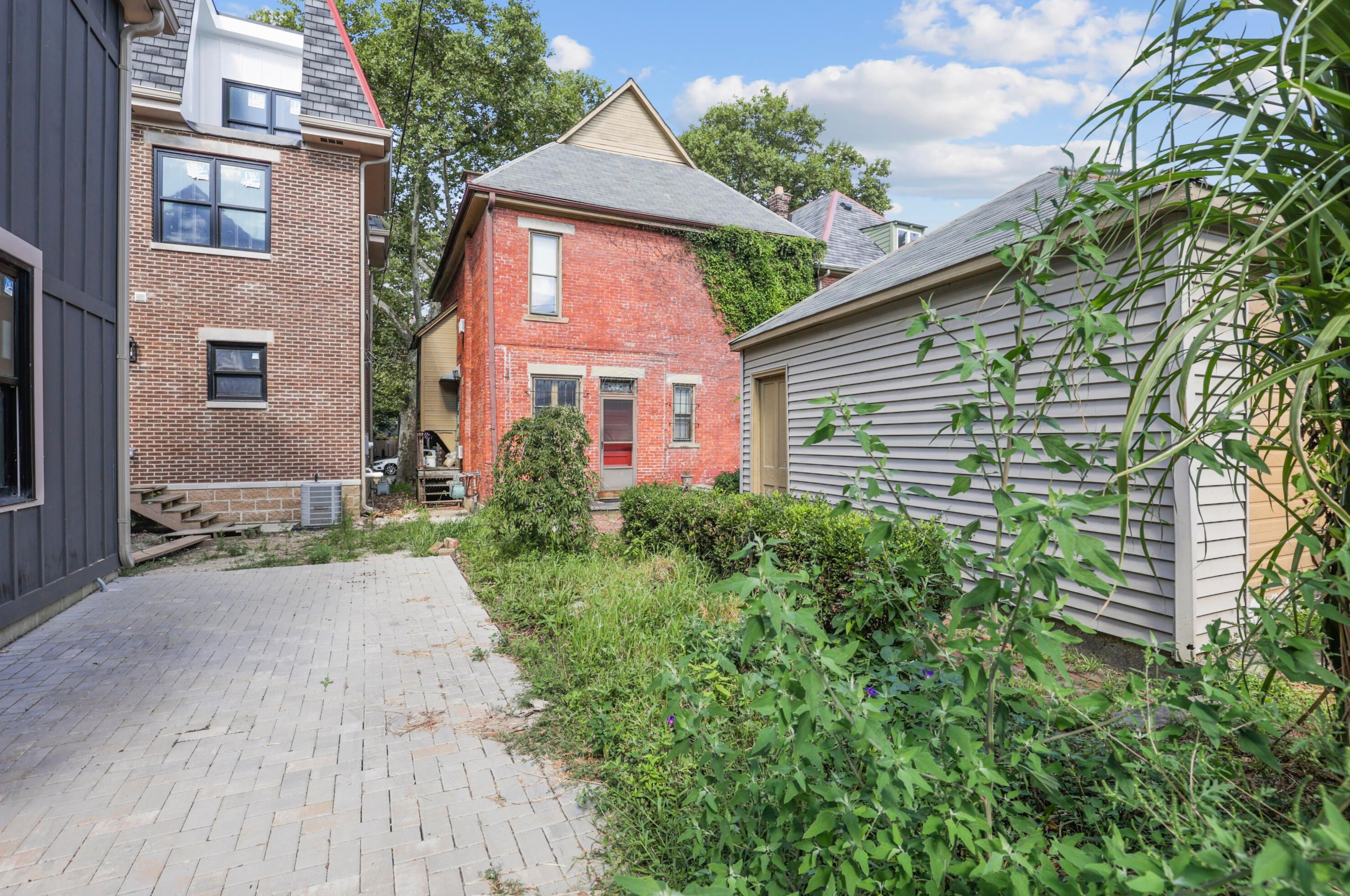 1022 Neil Ave, Columbus OH 43201-3437 exterior