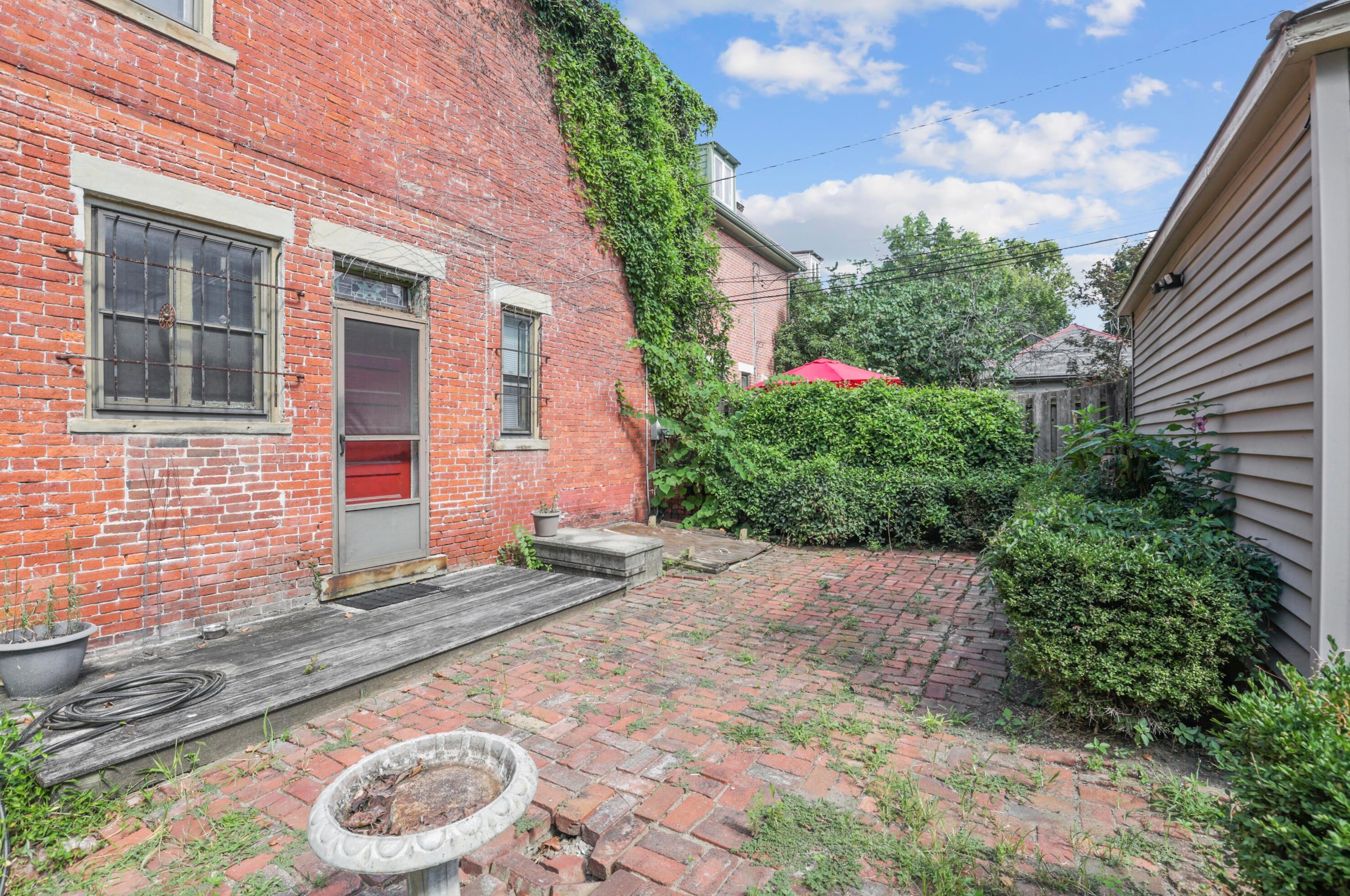 1022 Neil Ave, Columbus OH 43201-3437 exterior