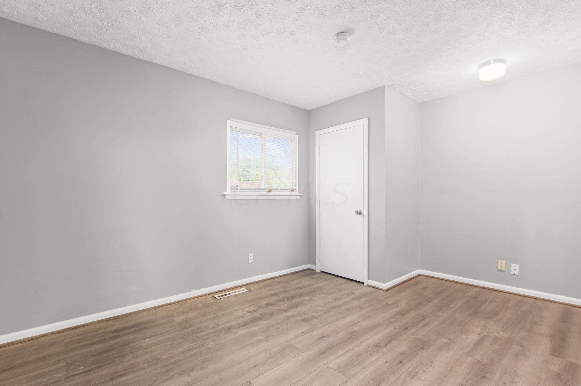 1382 Southfield Dr, Columbus OH 43207-3345 exterior