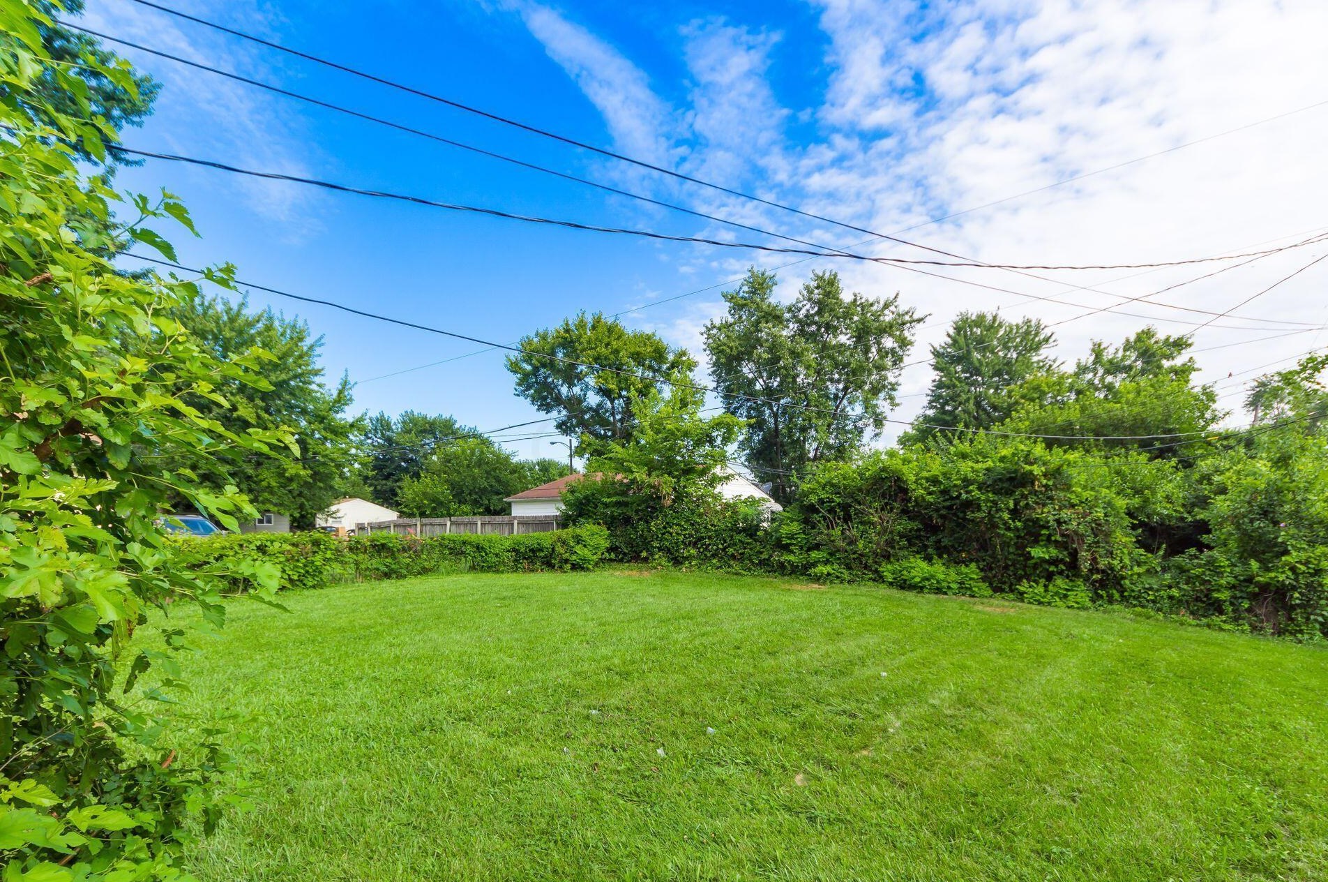 1382 Southfield Dr, Columbus OH 43207-3345 exterior