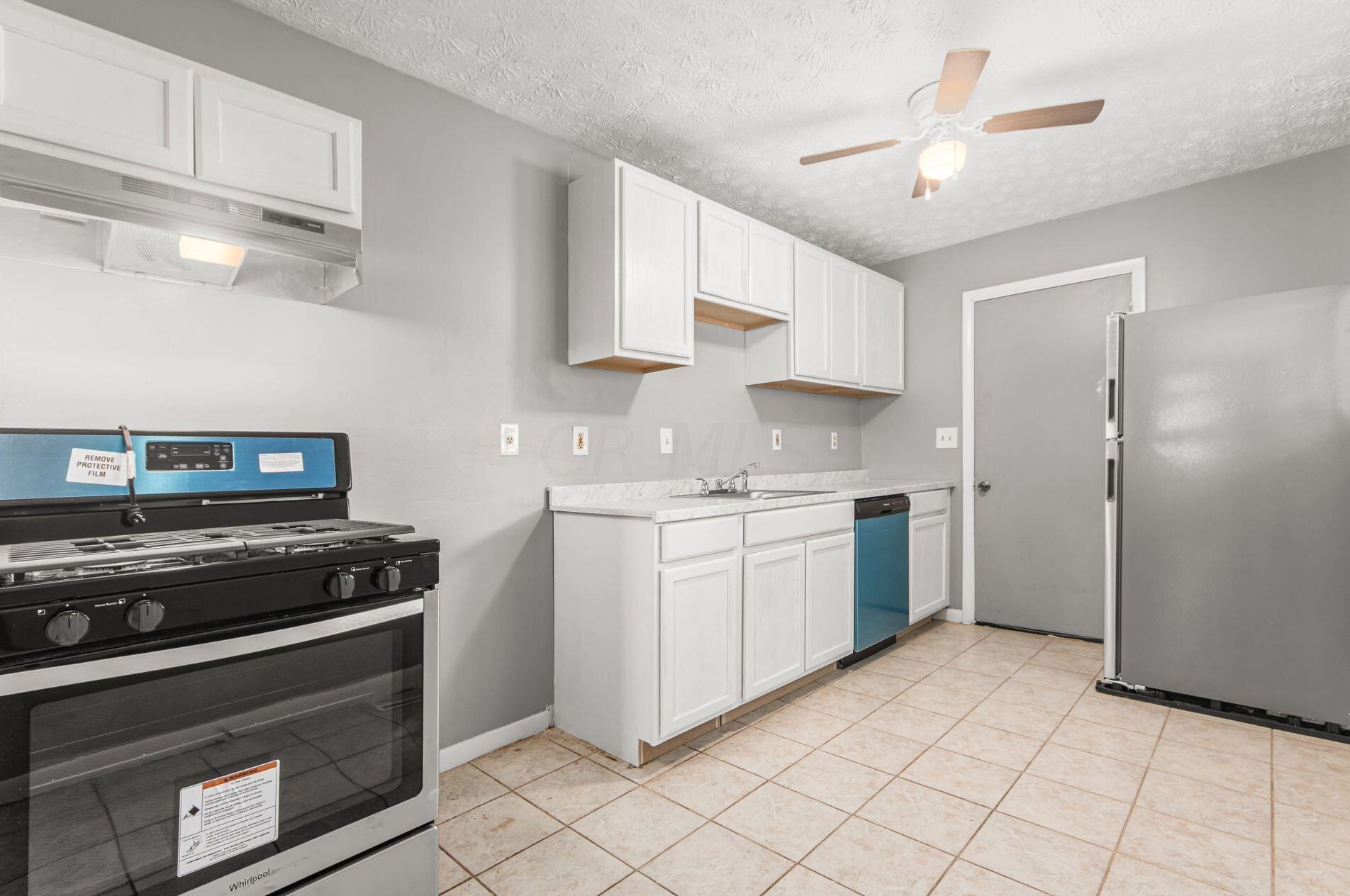 1382 Southfield Dr, Columbus OH 43207-3345 exterior