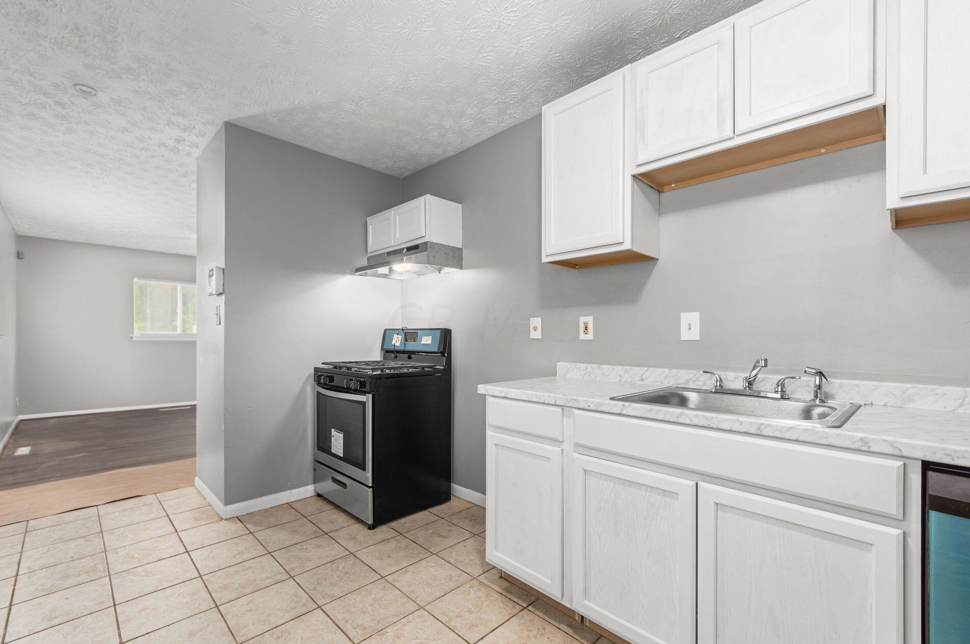 1382 Southfield Dr, Columbus OH 43207-3345 exterior