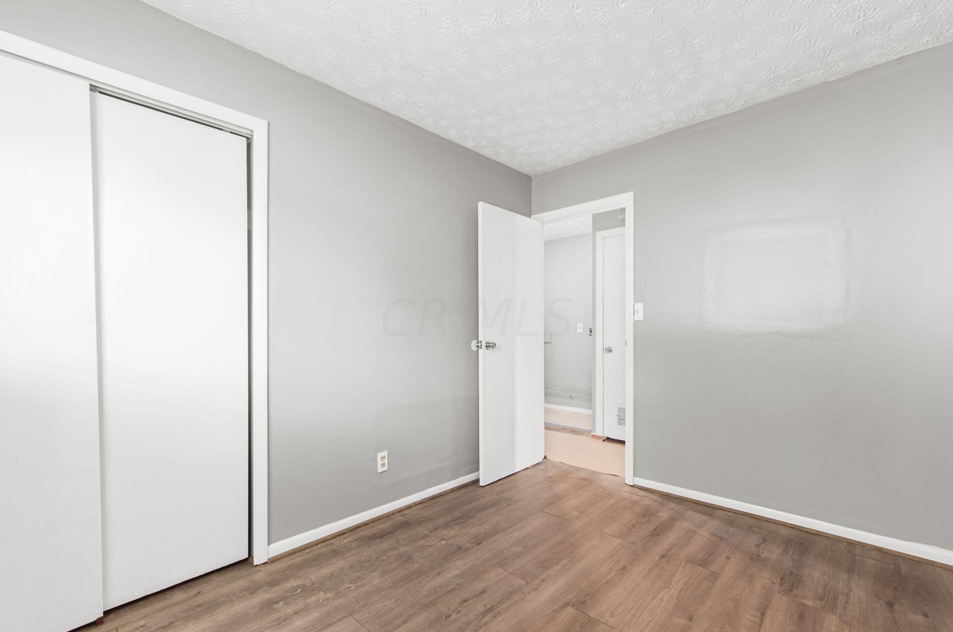 1382 Southfield Dr, Columbus OH 43207-3345 exterior