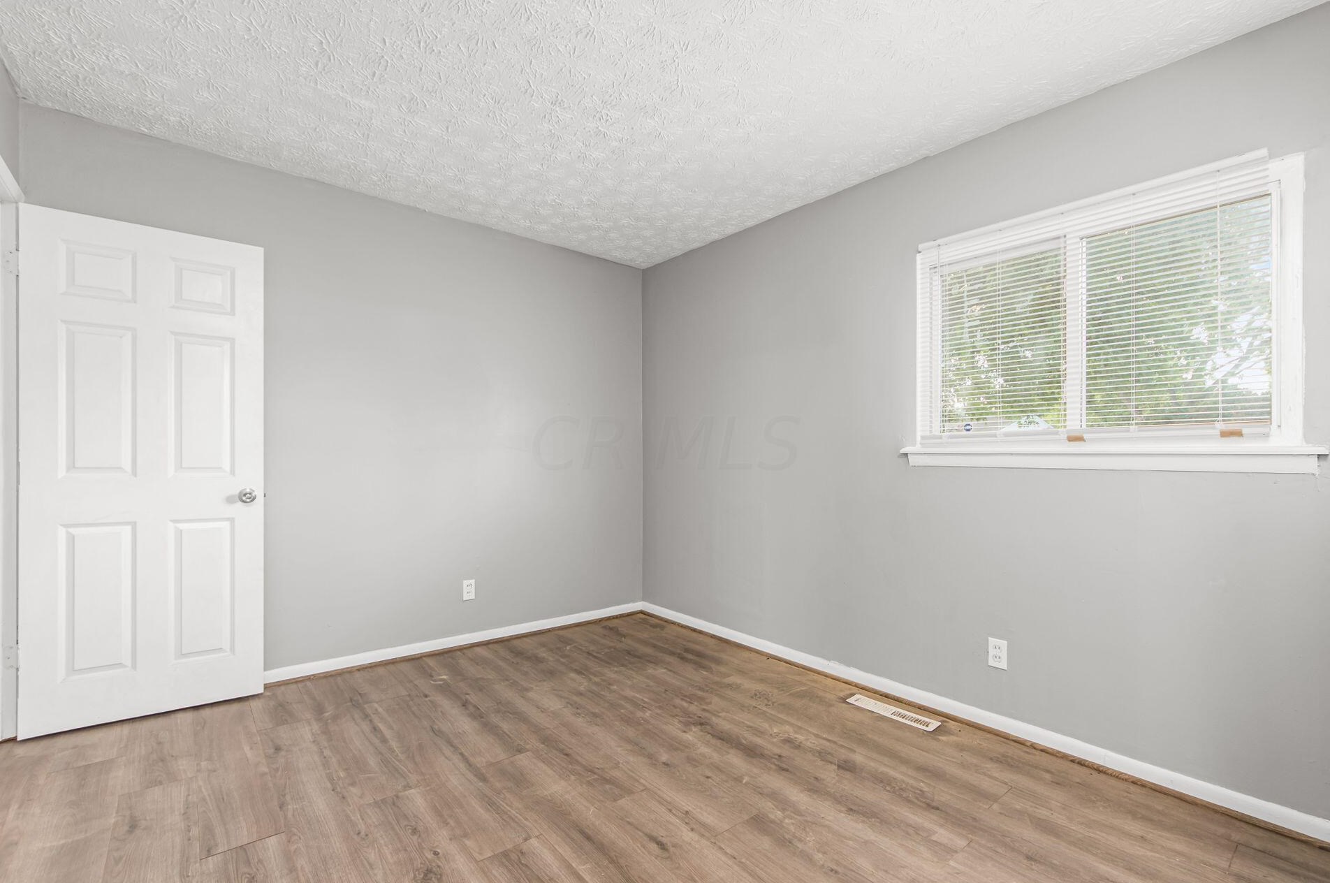 1382 Southfield Dr, Columbus OH 43207-3345 exterior