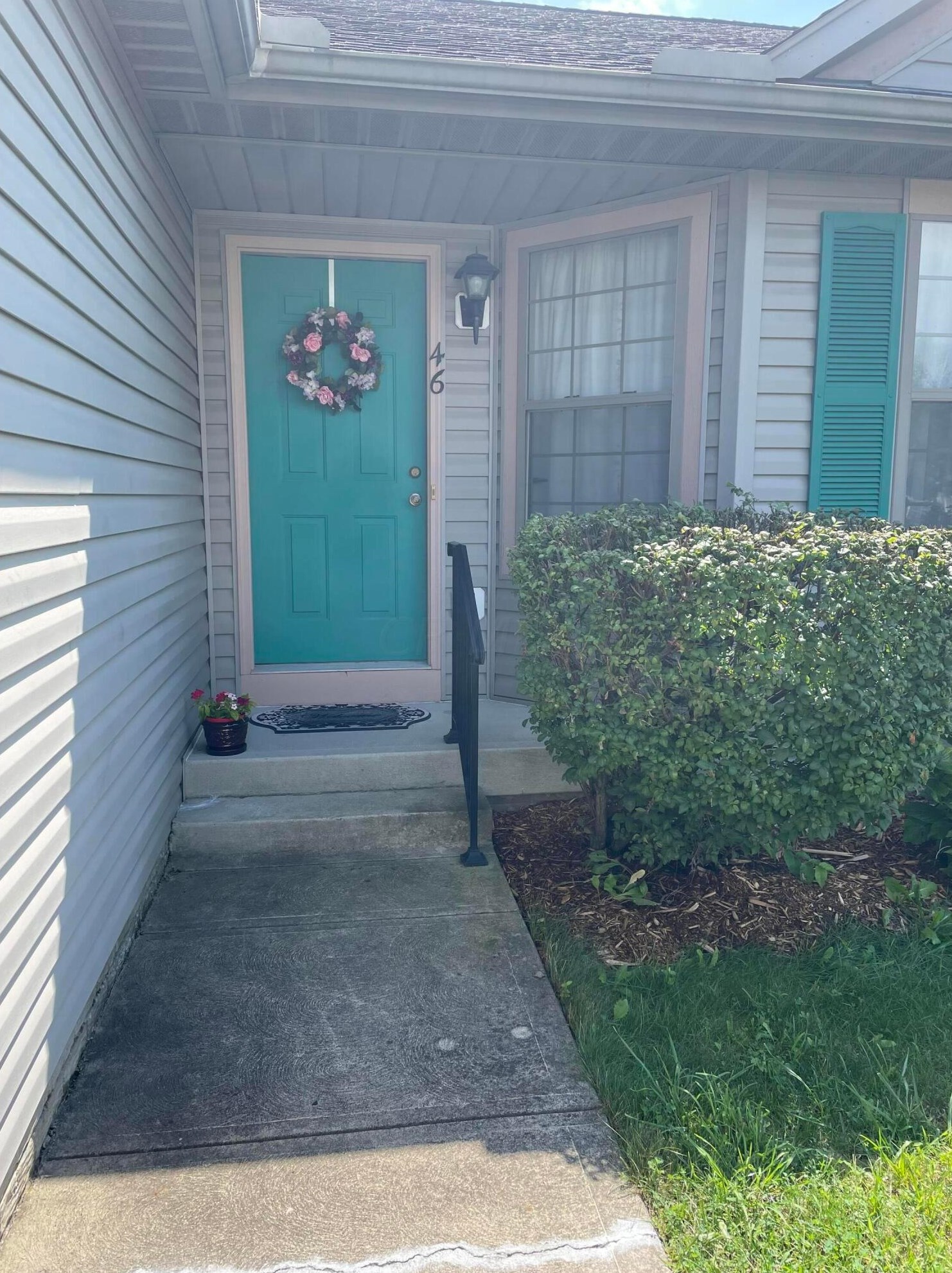 46 Ashton Dr, Ashville, OH 43103-1302