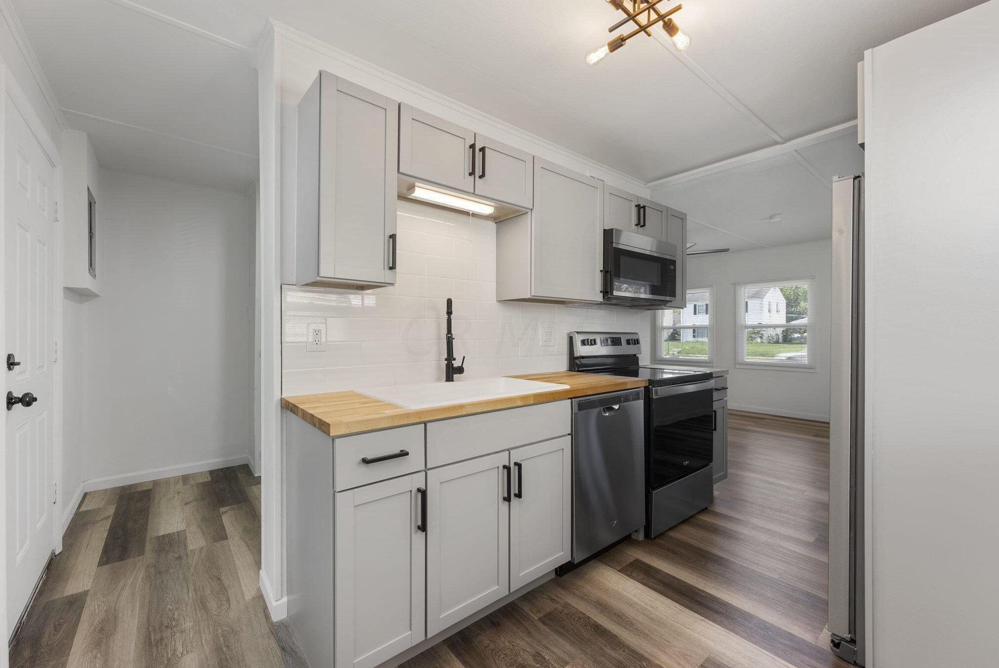 1022 James Rd, Columbus OH  43227-1072 exterior