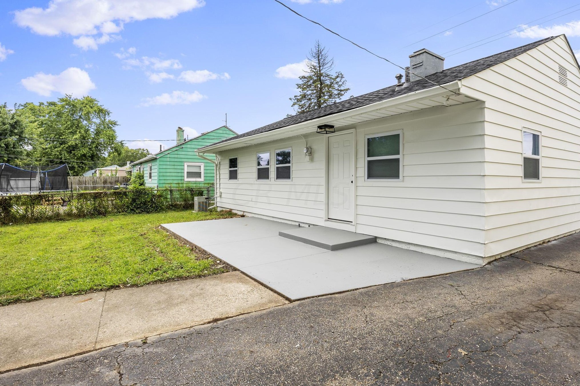 1022 James Rd, Columbus OH  43227-1072 exterior