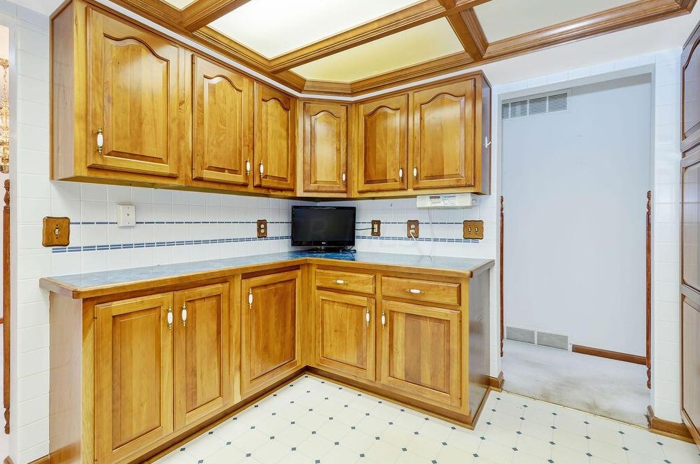 5820 Riverton Rd, Columbus OH 43232-1650 exterior