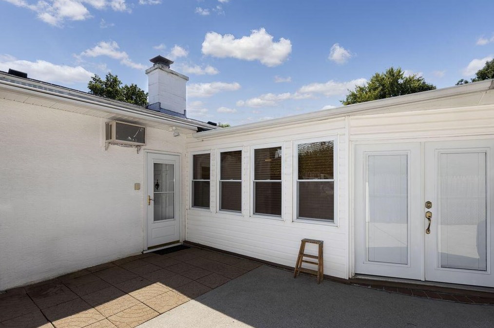 5820 Riverton Rd, Columbus OH 43232-1650 exterior