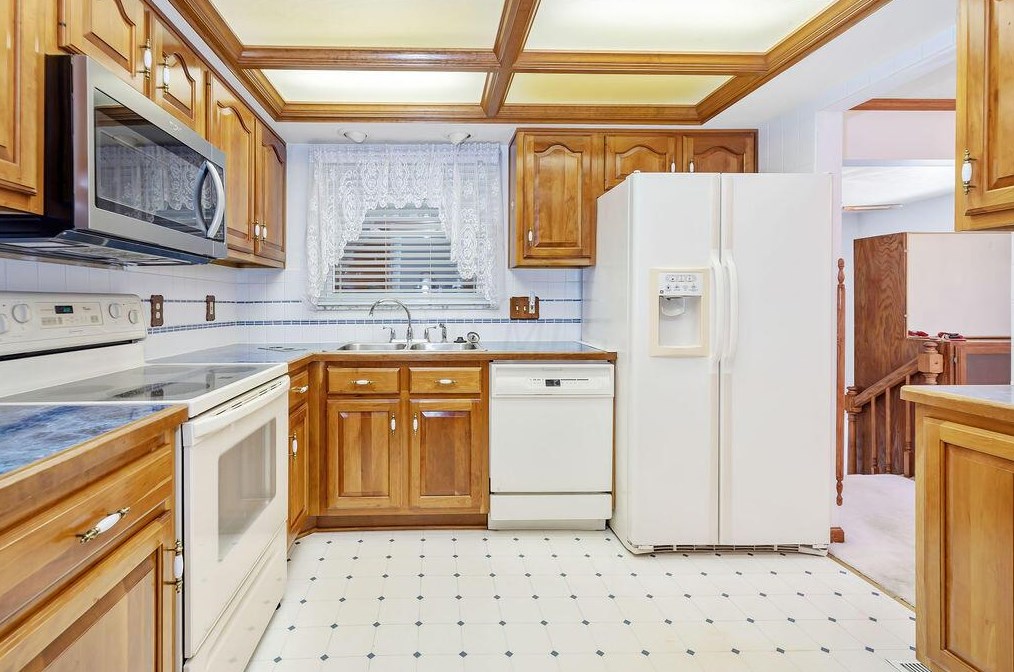 5820 Riverton Rd, Columbus OH 43232-1650 exterior