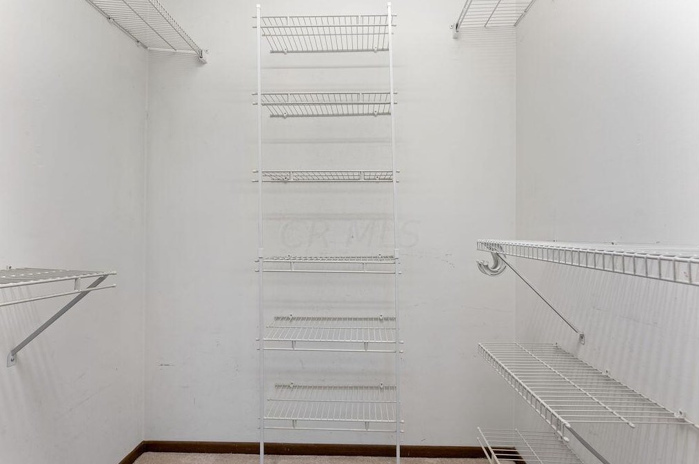 2157 Grn Is Dr, Columbus OH 43228-9433 exterior